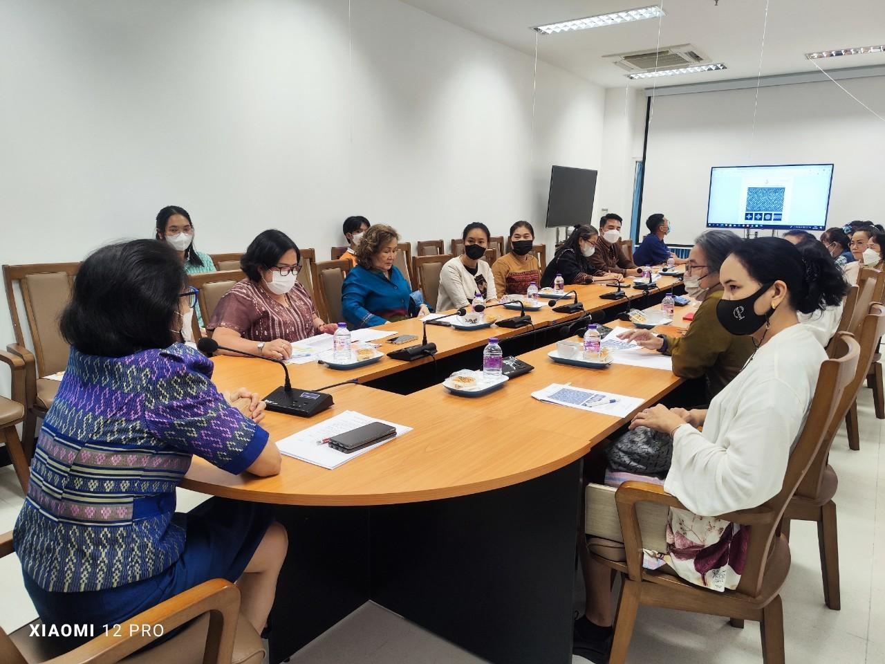 ?พช.ราชบุรี : เตรียมความพร้อมช่างทอผ้า สนองพระดำริ สมเด็จพระเจ้าลูกเธอ เจ้าฟ้าสิริวัณณวรี นารีรัตนราชกัญญา ติวเข้ม ผปก.ประเภทผ้าเร่งพัฒนาผ้าเข้าประกวดผ้าลายพระราชทาน “ผ้าลายดอกรักราชกัญญา”