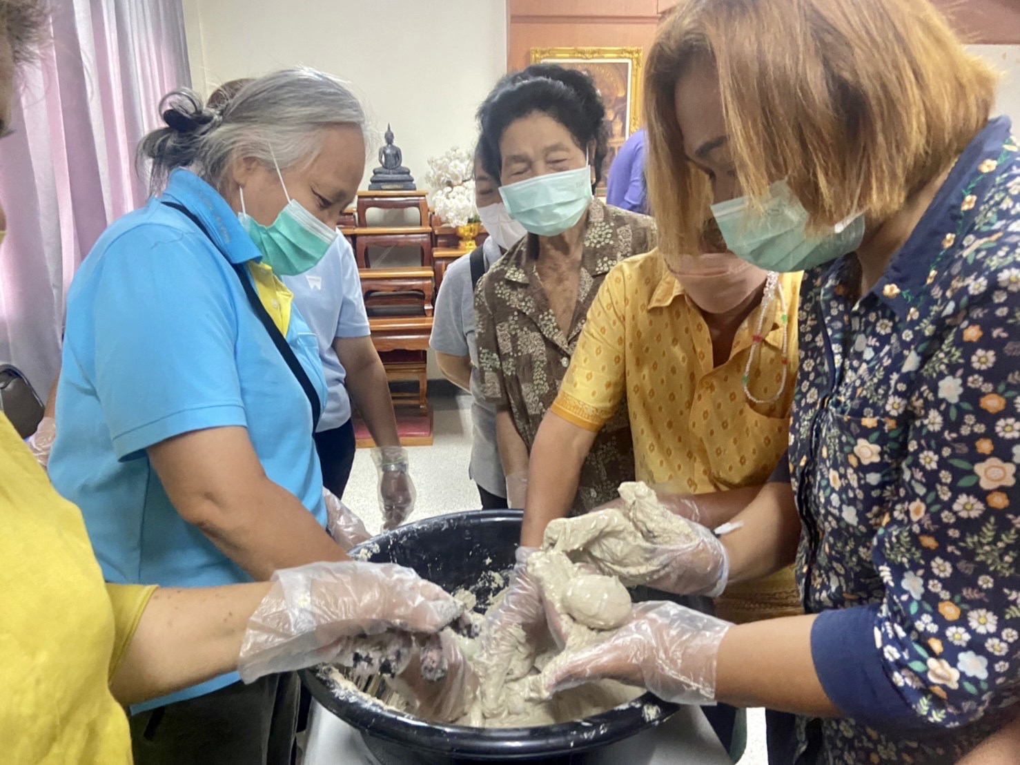 ? พช.ราชบุรี ดำเนินกิจกรรมโครงการฝึกอาชีพพัฒนาคนทุกช่วงวัยตามหลักปรัชญาของเศรษฐกิจพอเพียง (การทำไข่เค็มไอโอดีน)