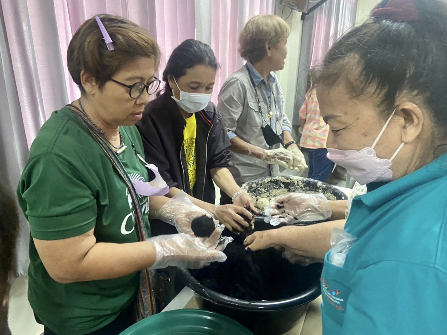 ? พช.ราชบุรี ดำเนินกิจกรรมโครงการฝึกอาชีพพัฒนาคนทุกช่วงวัยตามหลักปรัชญาของเศรษฐกิจพอเพียง (การทำไข่เค็มไอโอดีน)