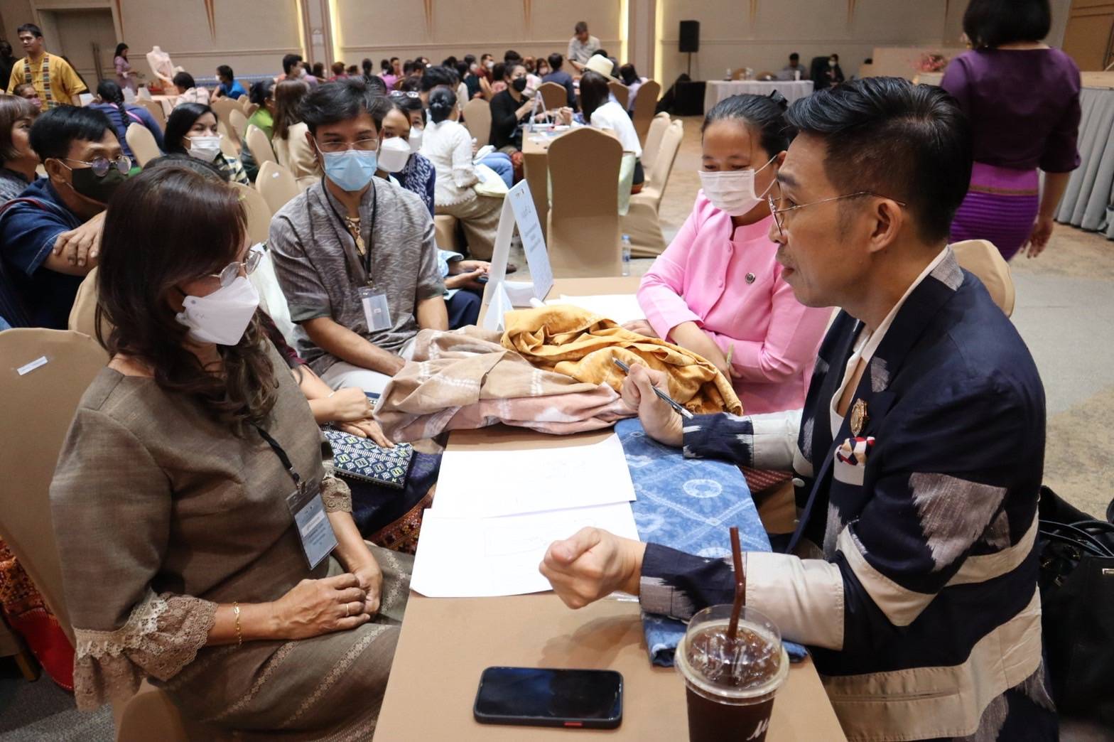 ?จังหวัดราชบุรีเป็นเจ้าภาพ จัดโครงการยกระดับการพัฒนาผลิตภัณฑ์ภูมิปัญญา ผ้าไทยและงานหัตถกรรมชุมชน เขตภาคกลาง จุดดำเนินการที่ 5 กิจกรรมที่ 1 การพัฒนาศักยภาพผู้ผลิต ผู้ประกอบการ OTOP ด้านผ้าไทย และงานหัตถกรรม (Coaching) “ผ้าลายดอกรักราชกัญญา” สร้างงาน สร้างรายได้อย่างยั่งยืน