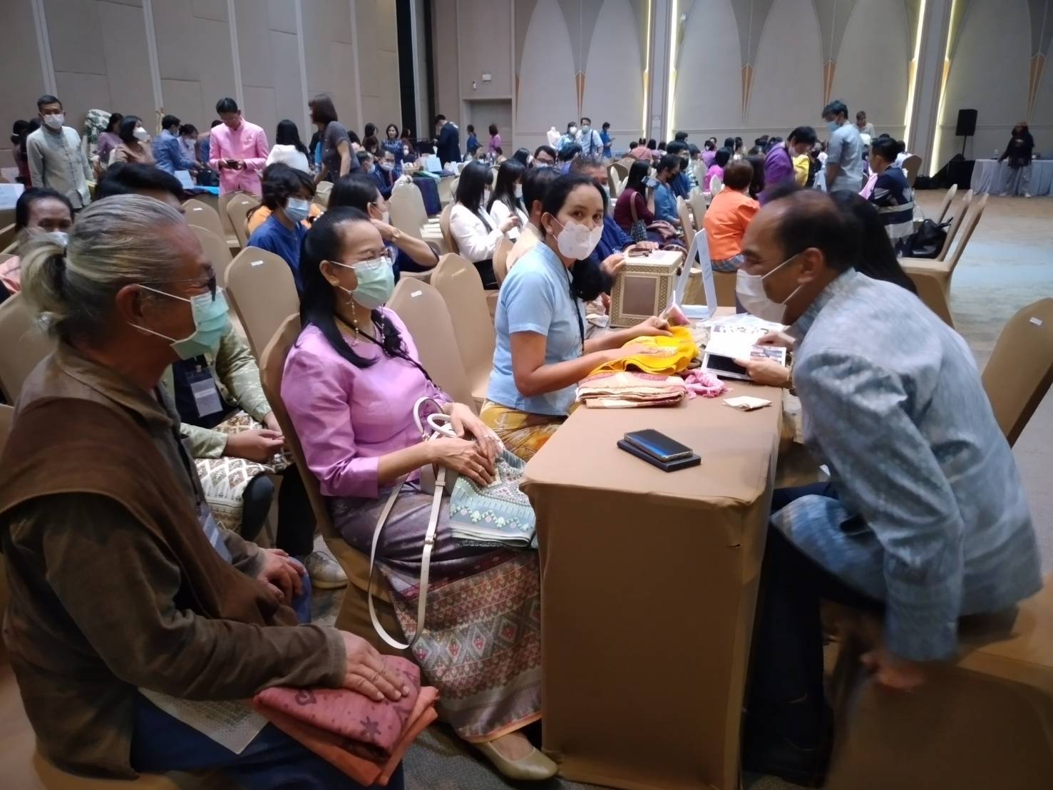 ?จังหวัดราชบุรีเป็นเจ้าภาพ จัดโครงการยกระดับการพัฒนาผลิตภัณฑ์ภูมิปัญญา ผ้าไทยและงานหัตถกรรมชุมชน เขตภาคกลาง จุดดำเนินการที่ 5 กิจกรรมที่ 1 การพัฒนาศักยภาพผู้ผลิต ผู้ประกอบการ OTOP ด้านผ้าไทย และงานหัตถกรรม (Coaching) “ผ้าลายดอกรักราชกัญญา” สร้างงาน สร้างรายได้อย่างยั่งยืน