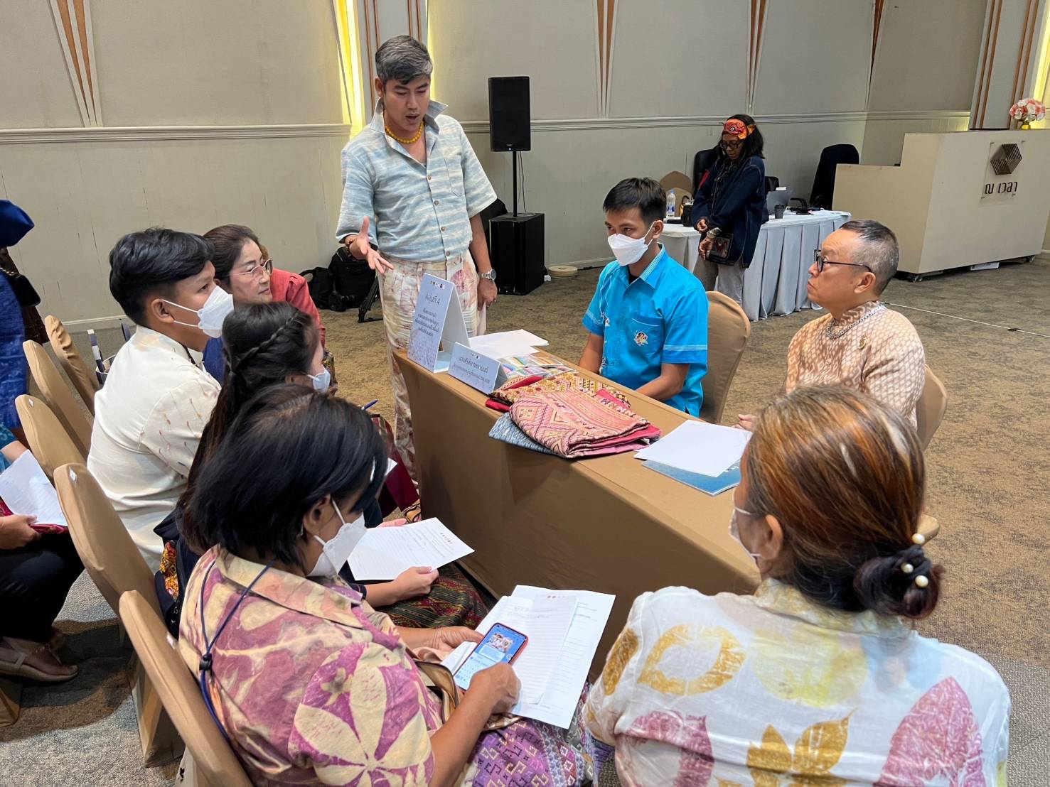 ?จังหวัดราชบุรีเป็นเจ้าภาพ จัดโครงการยกระดับการพัฒนาผลิตภัณฑ์ภูมิปัญญา ผ้าไทยและงานหัตถกรรมชุมชน เขตภาคกลาง จุดดำเนินการที่ 5 กิจกรรมที่ 1 การพัฒนาศักยภาพผู้ผลิต ผู้ประกอบการ OTOP ด้านผ้าไทย และงานหัตถกรรม (Coaching) “ผ้าลายดอกรักราชกัญญา” สร้างงาน สร้างรายได้อย่างยั่งยืน