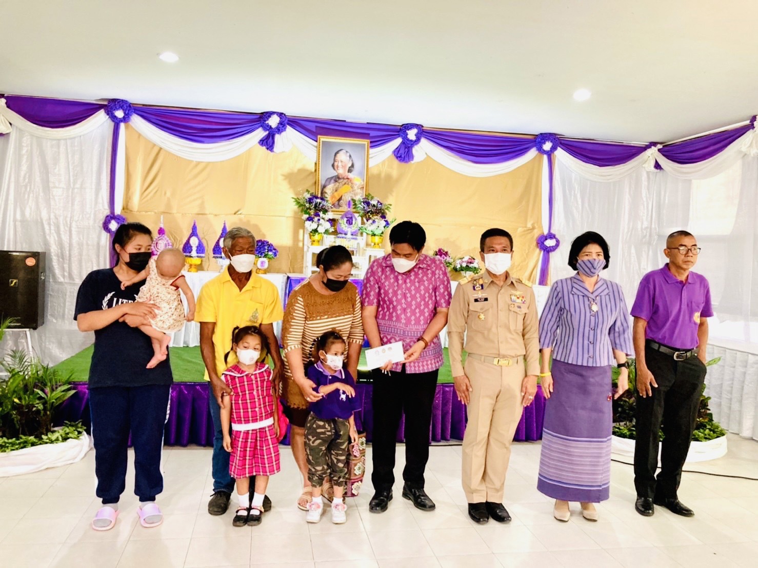 ? พิธีวางพานพุ่มถวายเครื่องราชสักการะ และมอบทุนอุปการะเด็กกองทุนพัฒนาเด็กชนบทในพระบรมราชูปถัมภ์ สมเด็จพระเทพรัตนราชสุดา ฯ สยามบรมราชกุมารี เนื่องในวันคล้ายวันพระราชสมภพสมเด็จพระกนิษฐาธิราชเจ้า กรมสมเด็จพระเทพรัตนราชสุดาฯ สยามบรมราชกุมารี 2 เมษายน 2566