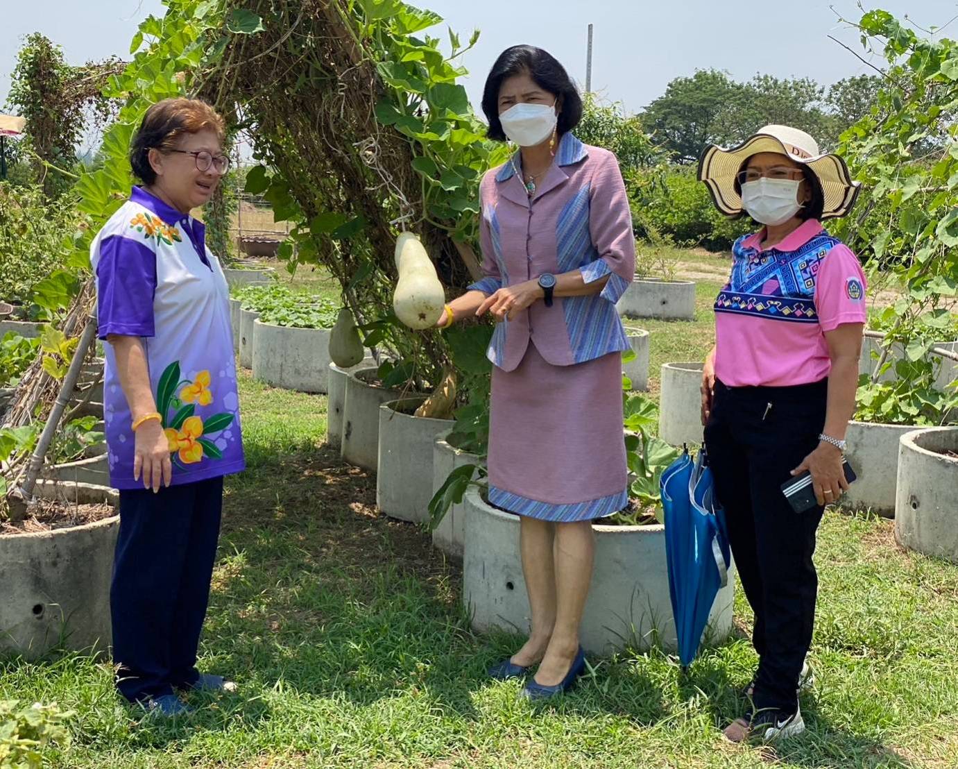 ?พช ราชบุรี ลงพื้นที่คัดเลือกคนกองทุนพัฒนาบทบาทสตรีดีเด่นระดับจังหวัด ประจำปี 2566 (วันที่ 2)