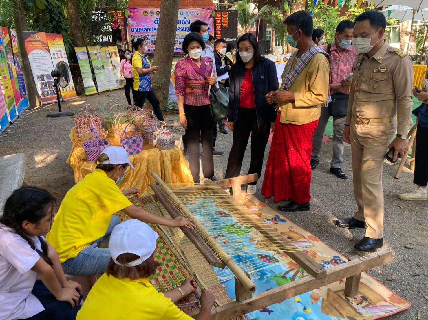 ?จังหวัดราชบุรี ลงพื้นที่ ตัดสินการคัดเลือกกิจกรรมพัฒนาชุมชนดีเด่นฯ ประเภทตำบลเข้มแข็งตามหลักปรัชญาของเศรษฐกิจพอเพียง (วันที่ 1)