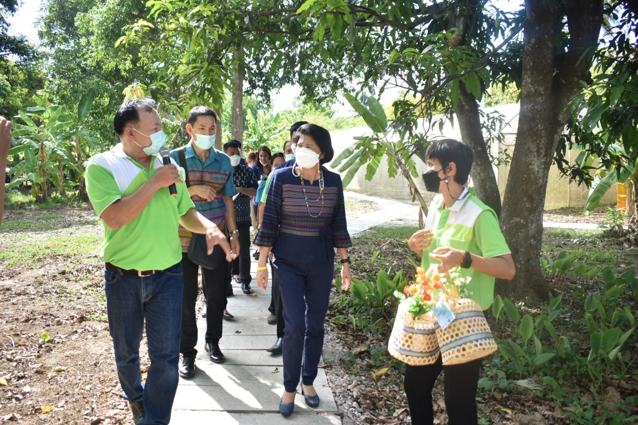 ?จังหวัดราชบุรี ลงพื้นที่ ตัดสินการคัดเลือกกิจกรรมพัฒนาชุมชนดีเด่นฯ ประเภทหมู่บ้านเศรษฐกิจพอเพียง “อยู่เย็น เป็นสุข” (วันที่ 2)