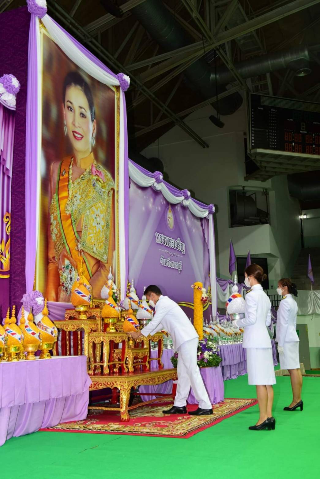 ?ผวจ.ราชบุรี นำพสกนิกรจุดเทียนถวายพระพรชัยมงคล เนื่องในโอกาสวันเฉลิมพระชนมพรรษา สมเด็จพระนางเจ้าฯ พระบรมราชินี 3 มิถุนายน 2566