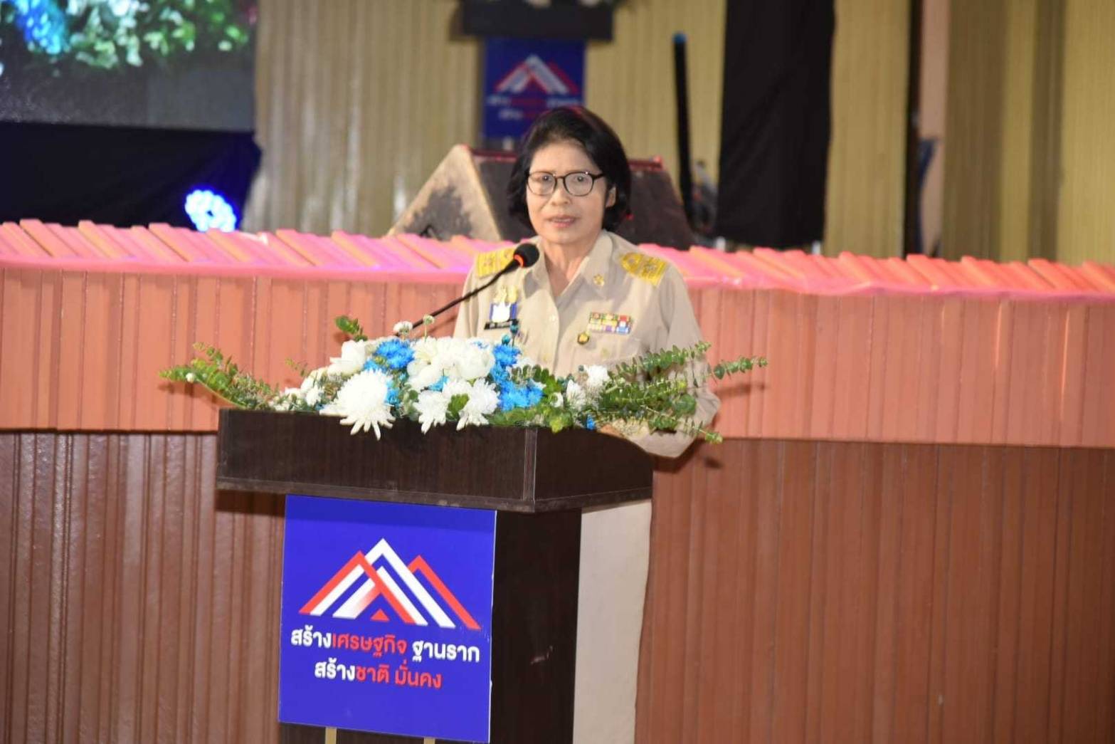 ?พช.ราชบุรี เข้าร่วมกิจกรรม“สร้างเศรษฐกิจฐานราก สร้างชาติมั่นคง”และร่วมให้การต้อนรับเลขานุการรัฐมนตรีประจำสำนักนายกรัฐมนตรี