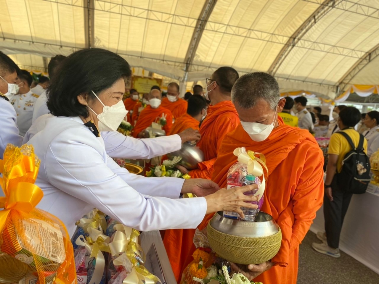 ?พช.ราชบุรี ร่วมทำบุญตักบาตรและถวายสัตย์ปฏิญาณเพื่อเป็นข้าราชการที่ดีและพลังของแผ่นดิน เนื่องในโอกาสวันเฉลิมพระชนมพรรษาพระบาทสมเด็จพระเจ้าอยู่หัว