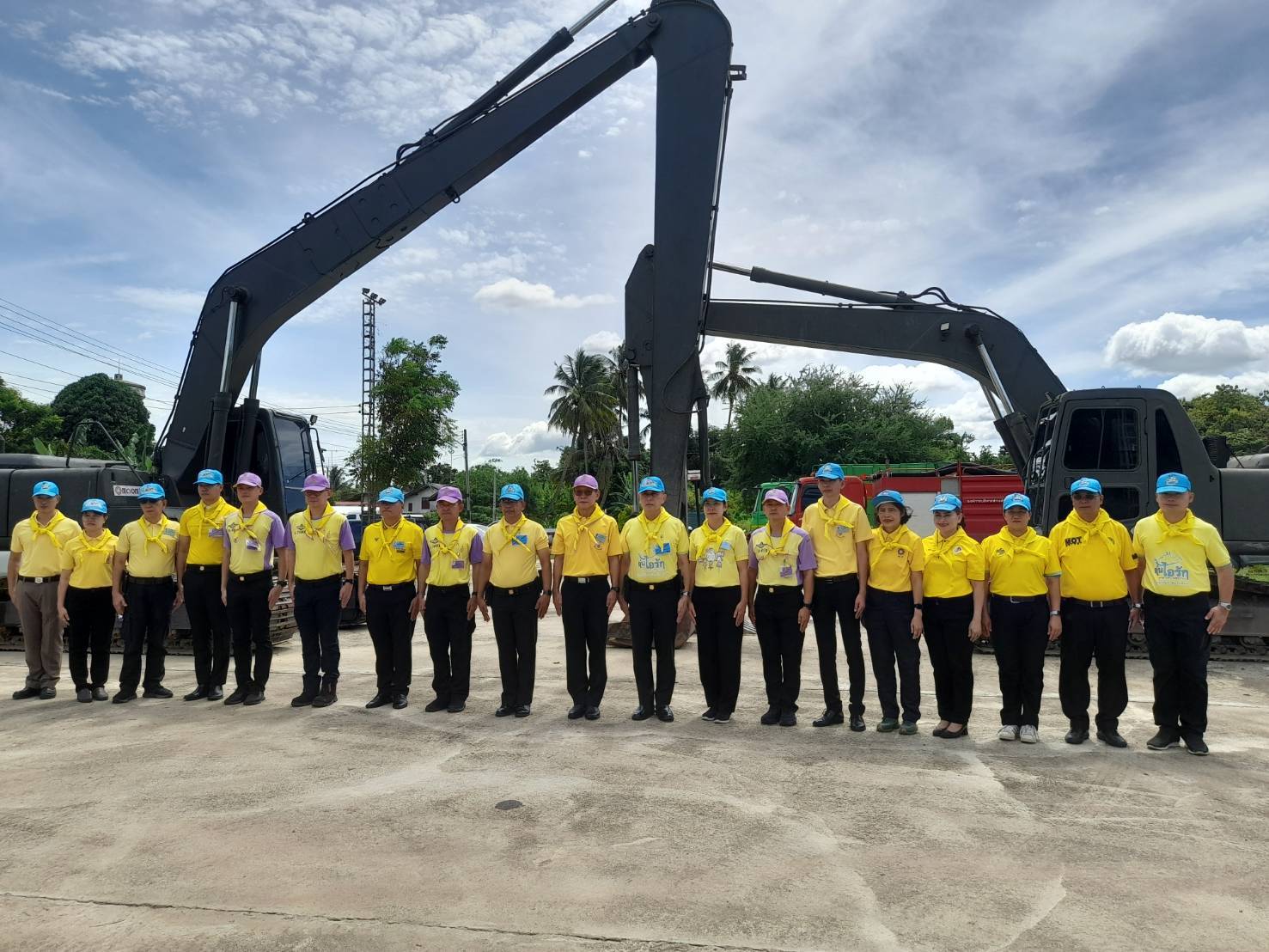 ?พช.ราชบุรี ร่วมกิจกรรมจิตอาสาพัฒนาสถานที่และปรับภูมิทัศน์ เนื่องในโอกาสวันเฉลิมพระชนมพรรษา พระบาทสมเด็จพระเจ้าอยู่หัว 28 กรกฎาคม 2566