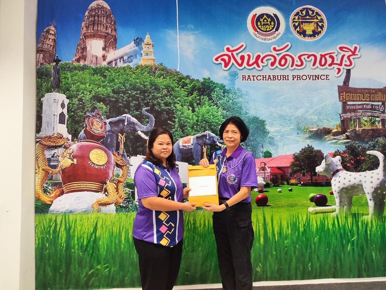 ? สำนักงานเหล่ากาชาดจังหวัดราชบุรีร่วมกับสำนักงานพัฒนาชุมชนจังหวัดราชบุรี มอบทุนการศึกษาเพื่อนักเรียนผู้ยากไร้ ประจำปี 2566