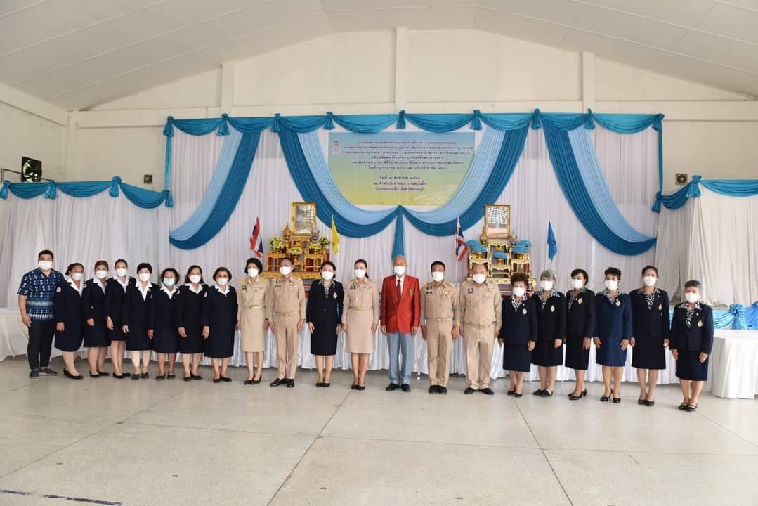 ?พช.ราชบุรี ร่วมพิธีมอบอาหารกลางวันและถุงยังชีพตามโครงการน้ำพระทัยพระราชทานส่วนภูมิภาคสมาคมสภาสังคมสงเคราะห์ฯ 76 จังหวัด ประจำปี 2566