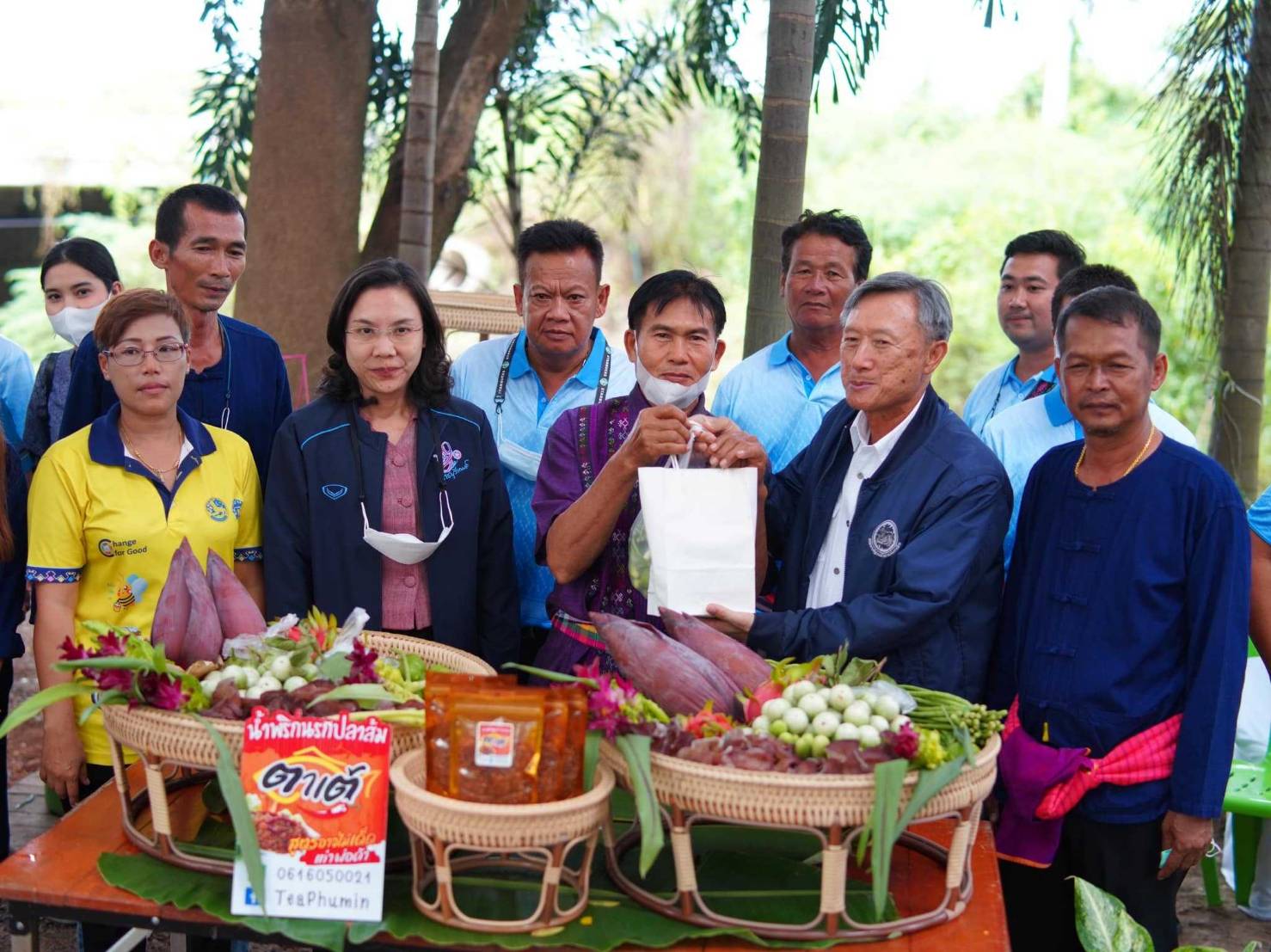 ?กระทรวงมหาดไทย ลงพื้นที่ติดตามการขับเคลื่อนโครงการอำเภอบำบัดทุกข์ บำรุงสุข แบบบูรณาการอย่างยั่งยืน และโครงการหนึ่งตำบล หนึ่งหมู่บ้านยั่งยืน (Sustainable Village) เน้นย้ำ !! ผู้นำต้องทำงานแบบ บูรณาการ ยอมเสียสละทรัพย์ทางโลก แต่ได้ทรัพย์ทางธรรมที่เป็นอริยทรัพย์ คือบุญกุศลส่งให้ความสุขที่ยั่งยืน” ด้วยการเสียสละประโยชน์ส่วนตัวเพื่อส่วนรวม