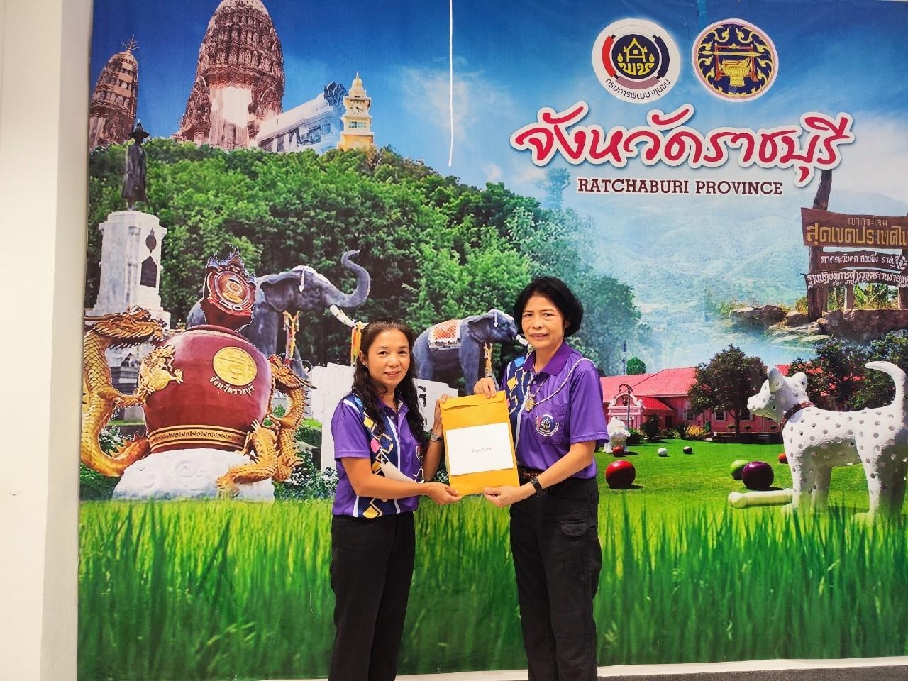 ? สำนักงานเหล่ากาชาดจังหวัดราชบุรีร่วมกับสำนักงานพัฒนาชุมชนจังหวัดราชบุรี มอบทุนการศึกษาเพื่อนักเรียนผู้ยากไร้ ประจำปี 2566