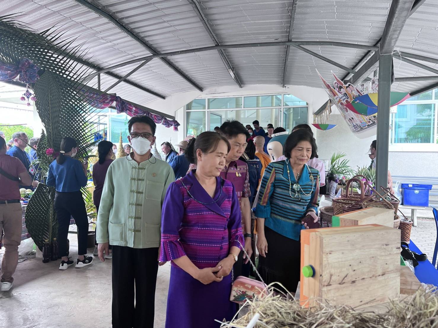 ?กระทรวงมหาดไทย ลงพื้นที่ติดตามการขับเคลื่อนโครงการอำเภอบำบัดทุกข์ บำรุงสุข แบบบูรณาการอย่างยั่งยืน และโครงการหนึ่งตำบล หนึ่งหมู่บ้านยั่งยืน (Sustainable Village) เน้นย้ำ !! ผู้นำต้องทำงานแบบ บูรณาการ ยอมเสียสละทรัพย์ทางโลก แต่ได้ทรัพย์ทางธรรมที่เป็นอริยทรัพย์ คือบุญกุศลส่งให้ความสุขที่ยั่งยืน” ด้วยการเสียสละประโยชน์ส่วนตัวเพื่อส่วนรวม