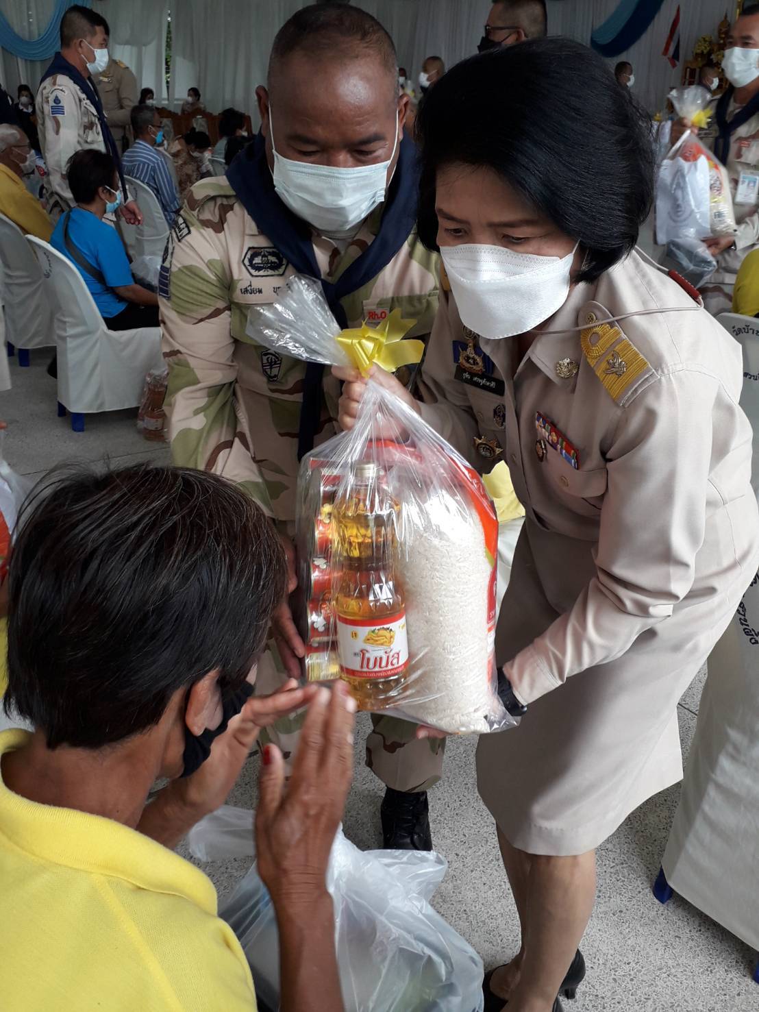 ?พช.ราชบุรี ร่วมพิธีมอบอาหารกลางวันและถุงยังชีพตามโครงการน้ำพระทัยพระราชทานส่วนภูมิภาคสมาคมสภาสังคมสงเคราะห์ฯ 76 จังหวัด ประจำปี 2566