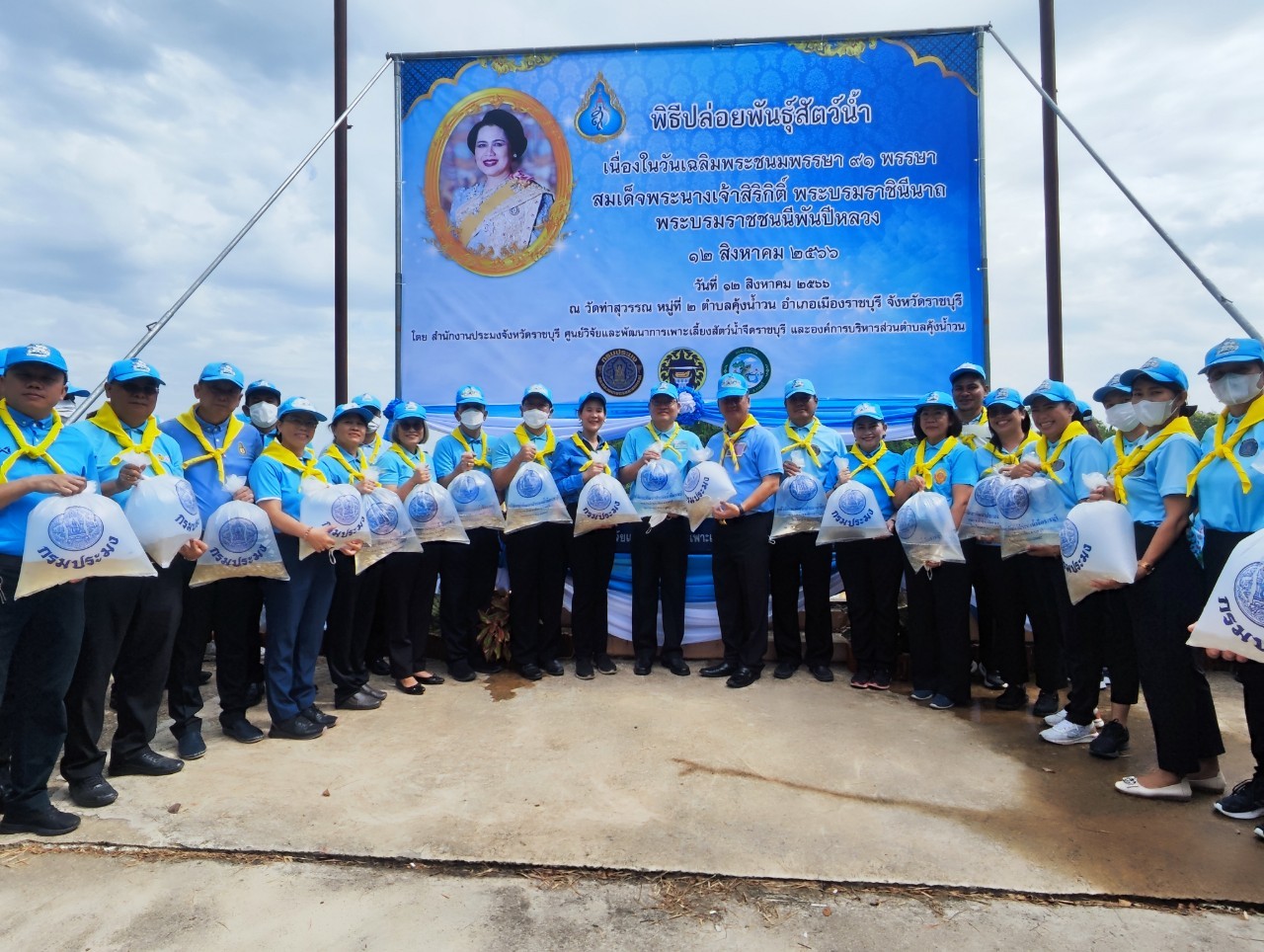 ?พช.ราชบุรี ร่วมกิจกรรมจิตอาสาเฉลิมพระเกียรติสมเด็จพระนางเจ้าสิริกิติ์ พระบรมราชินีนาถ พระบรมราชชนนีพันปีหลวง เนื่องในโอกาสมหามงคลเฉลิมพระชนมพรรษา 12 สิงหาคม 2566 และกิจกรรมช่วยเหลือครัวเรือนยากจนตามเป้าหมาย TPMAP “การขจัดความยากจนและพัฒนาคนทุกช่วงวัยอย่างยั่งยืนตามหลักปรัชญาของเศรษฐกิจพอเพียง”