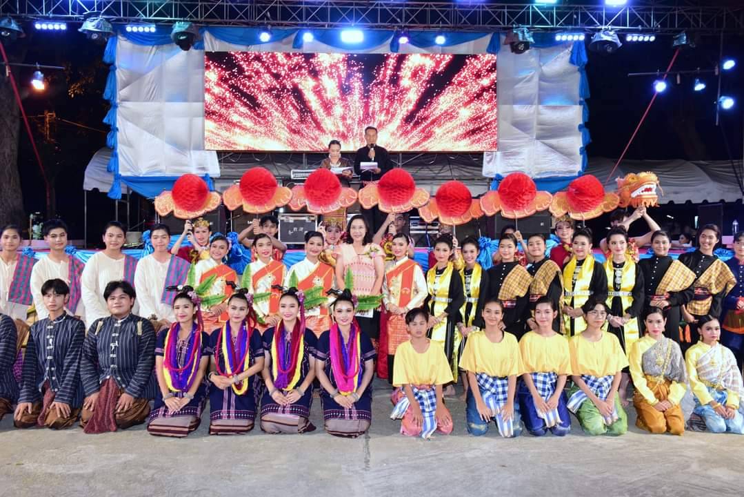 ?พช.ราชบุรี ร่วมพิธีเปิดเพื่อสืบสานวัฒนธรรมการแต่งกายพื้นถิ่น และจำหน่ายสินค้า OTOP ใน “งานวัฒนธรรมไทยตะนาวศรีและประเพณีกินข้าวห่อ”