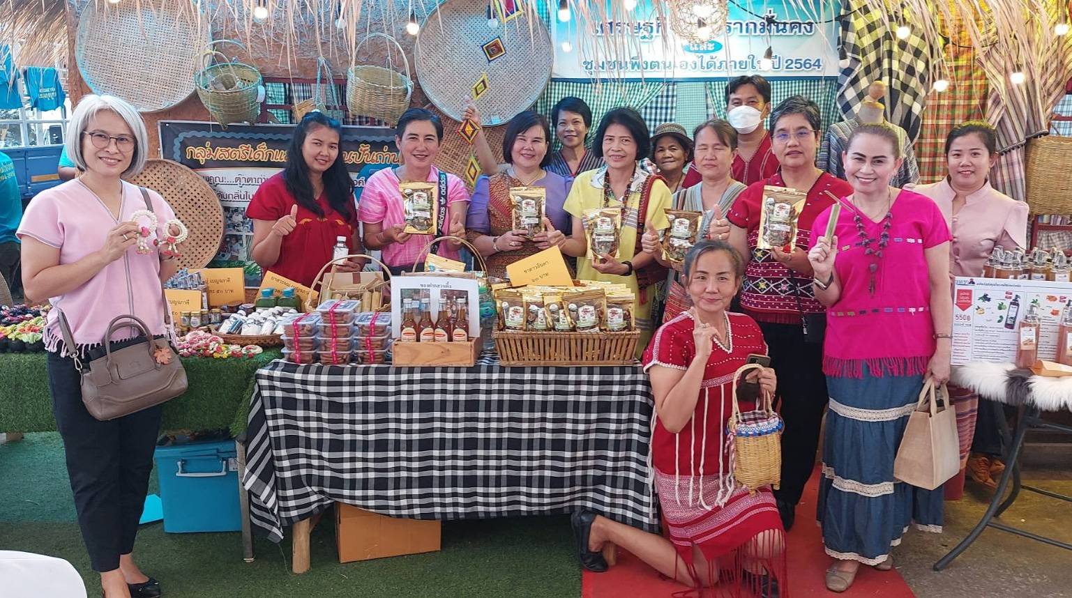 ?พช.ราชบุรี ร่วมพิธีเปิดเพื่อสืบสานวัฒนธรรมการแต่งกายพื้นถิ่น และจำหน่ายสินค้า OTOP ใน “งานวัฒนธรรมไทยตะนาวศรีและประเพณีกินข้าวห่อ”