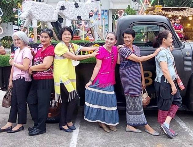 ?พช.ราชบุรี ร่วมพิธีเปิดเพื่อสืบสานวัฒนธรรมการแต่งกายพื้นถิ่น และจำหน่ายสินค้า OTOP ใน “งานวัฒนธรรมไทยตะนาวศรีและประเพณีกินข้าวห่อ”