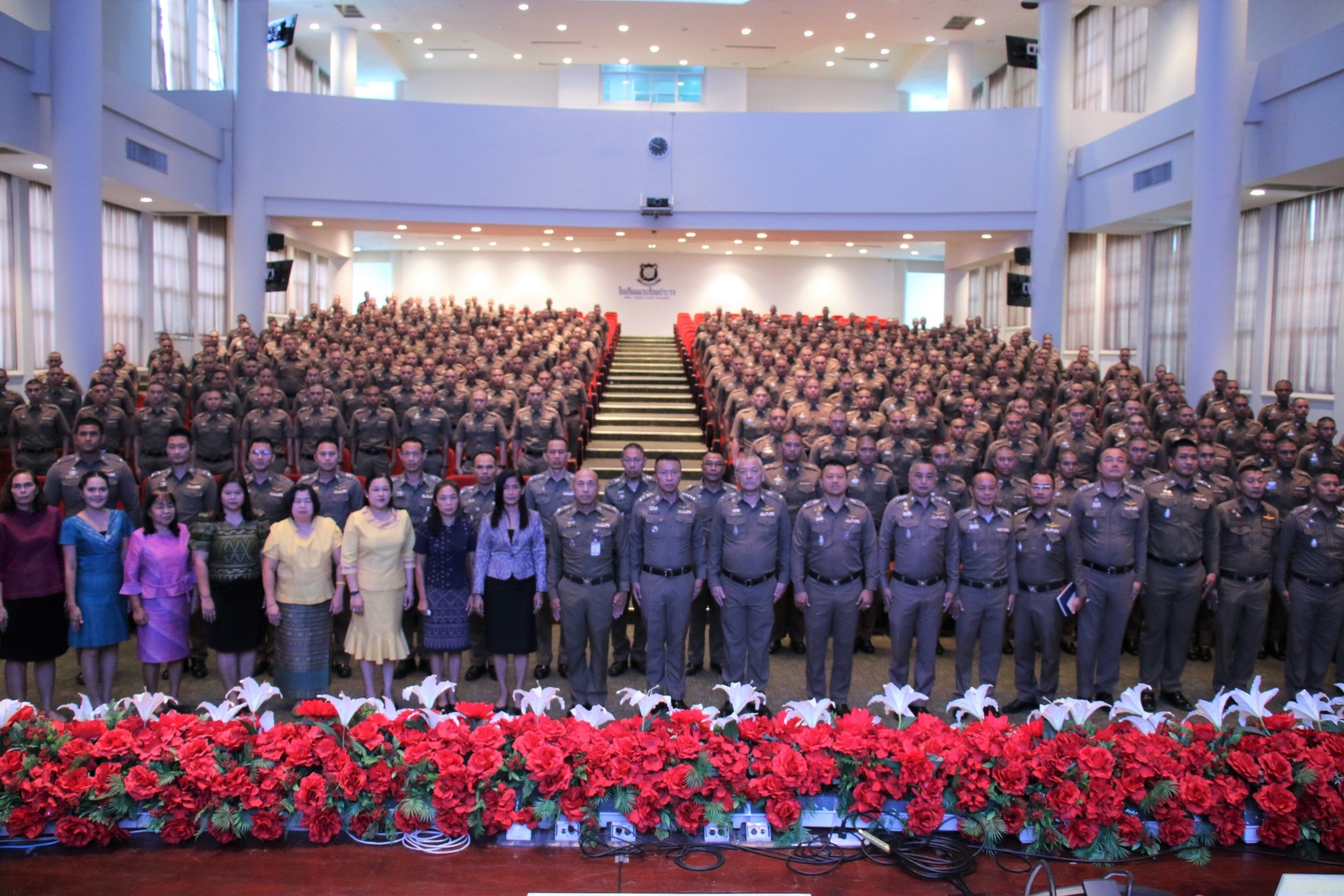 ?พช.ราชบุรี สนับสนุนนักเรียนนายร้อยตำรวจลงพื้นที่ศึกษาชุมชนดำเนินชีวิตตามหลักปรัชญาของเศรษฐกิจพอเพียงในพื้นที่จังหวัดราชบุรี