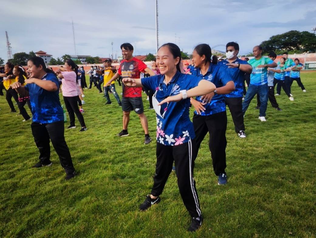 ? พช.ราชบุรี ขับเคลื่อนกิจกรรม สร้างพลังกาย เสริมพลังใจ คน พช.ราชบุรีสุขภาพดี ออกกำลังกายแอโรบิค ภายใต้โครงการส่งเสริมอาสาสมัครกีฬาและผู้นำการออกกำลังกาย ประจำปี 2566