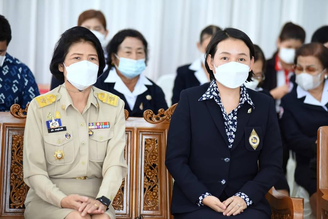 ?พช.ราชบุรี ร่วมพิธีมอบอาหารกลางวันและถุงยังชีพตามโครงการน้ำพระทัยพระราชทานส่วนภูมิภาคสมาคมสภาสังคมสงเคราะห์ฯ 76 จังหวัด ประจำปี 2566