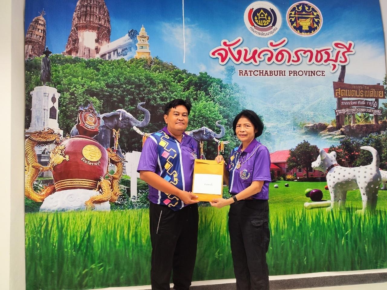 ? สำนักงานเหล่ากาชาดจังหวัดราชบุรีร่วมกับสำนักงานพัฒนาชุมชนจังหวัดราชบุรี มอบทุนการศึกษาเพื่อนักเรียนผู้ยากไร้ ประจำปี 2566