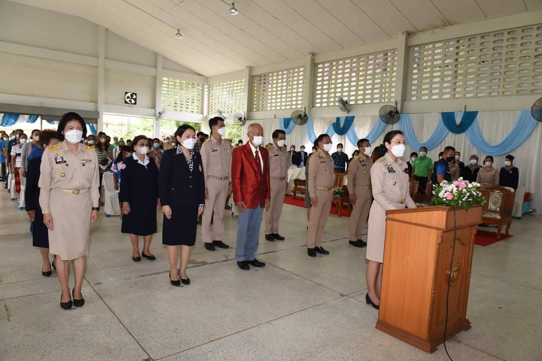 ?พช.ราชบุรี ร่วมพิธีมอบอาหารกลางวันและถุงยังชีพตามโครงการน้ำพระทัยพระราชทานส่วนภูมิภาคสมาคมสภาสังคมสงเคราะห์ฯ 76 จังหวัด ประจำปี 2566