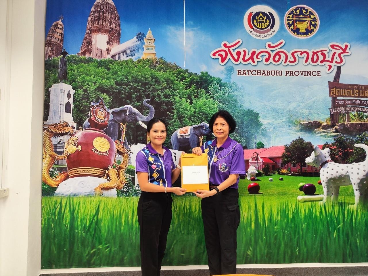 ? สำนักงานเหล่ากาชาดจังหวัดราชบุรีร่วมกับสำนักงานพัฒนาชุมชนจังหวัดราชบุรี มอบทุนการศึกษาเพื่อนักเรียนผู้ยากไร้ ประจำปี 2566