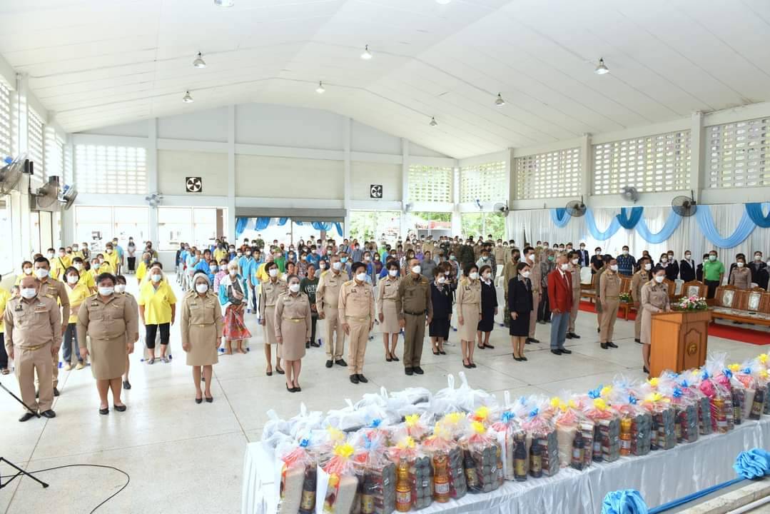 ?พช.ราชบุรี ร่วมพิธีมอบอาหารกลางวันและถุงยังชีพตามโครงการน้ำพระทัยพระราชทานส่วนภูมิภาคสมาคมสภาสังคมสงเคราะห์ฯ 76 จังหวัด ประจำปี 2566