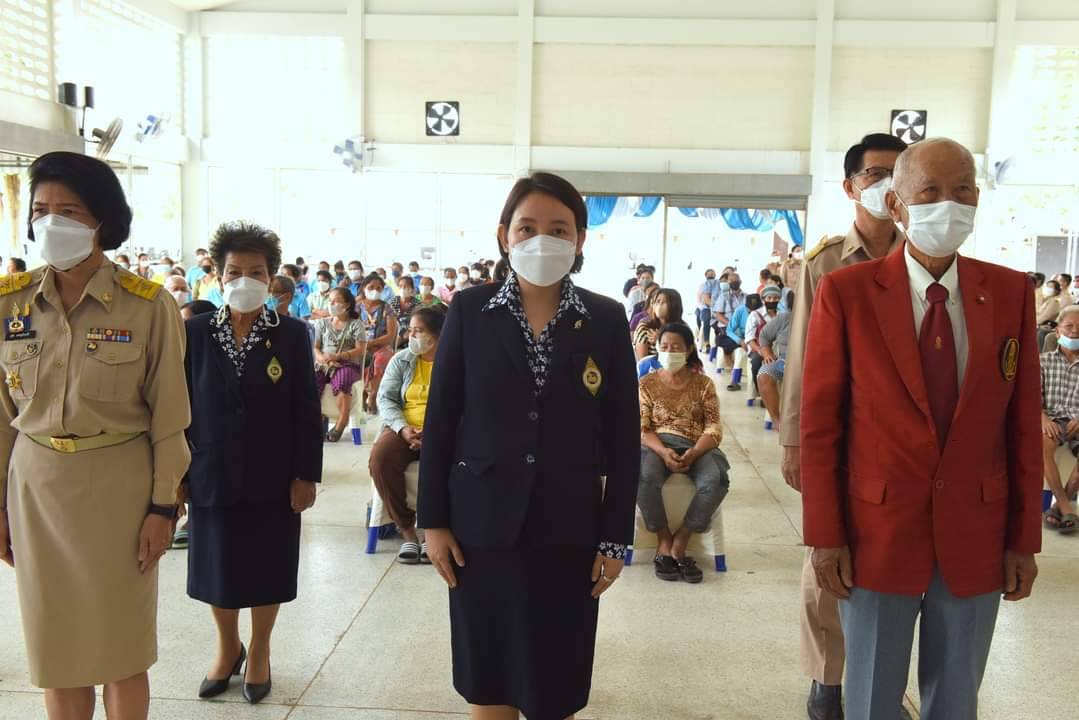 ?พช.ราชบุรี ร่วมพิธีมอบอาหารกลางวันและถุงยังชีพตามโครงการน้ำพระทัยพระราชทานส่วนภูมิภาคสมาคมสภาสังคมสงเคราะห์ฯ 76 จังหวัด ประจำปี 2566