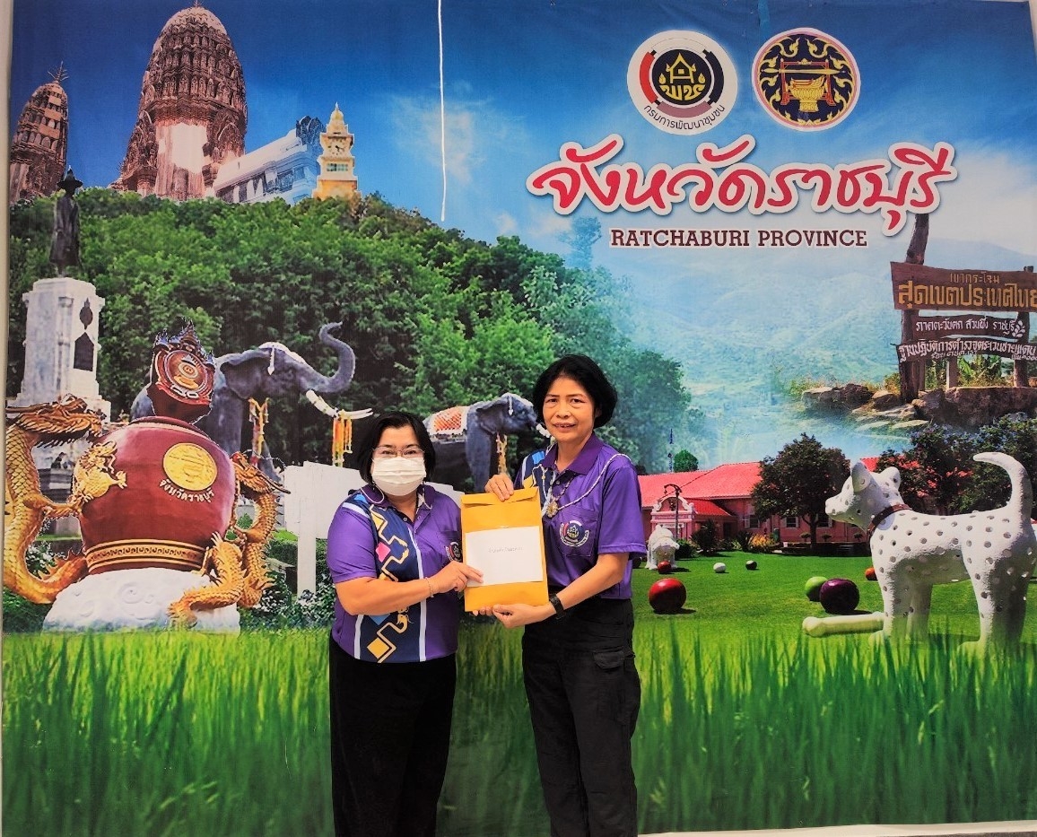 ? สำนักงานเหล่ากาชาดจังหวัดราชบุรีร่วมกับสำนักงานพัฒนาชุมชนจังหวัดราชบุรี มอบทุนการศึกษาเพื่อนักเรียนผู้ยากไร้ ประจำปี 2566