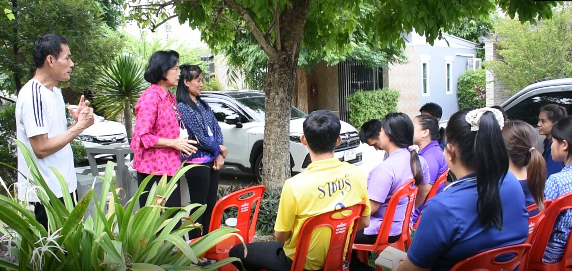 ?พช.ราชบุรี เร่งพัฒนาบุคลากร”ลับมีดให้คม”จัดติวเข้มพัฒนากรบรรจุใหม่ไม่เกิน 6 ปี ให้พร้อมขับเคลื่อนงาน ตามภารกิจให้มีประสิทธิภาพ กิจกรรมที่ 2 ศึกษาวิเคราะห์ชุมชนเรียนรู้รูปแบบการสร้างความเข้มเเข็งชุมชนตามเเนวทางการส่งเสริมและพัฒนาอาชีพของประชาชนผ่านกลุ่มสัมมาชีพ กลุ่มอาชีพและโครงการหนึ่งตำบลหนึ่งผลิตภัณฑ์ (OTOP)