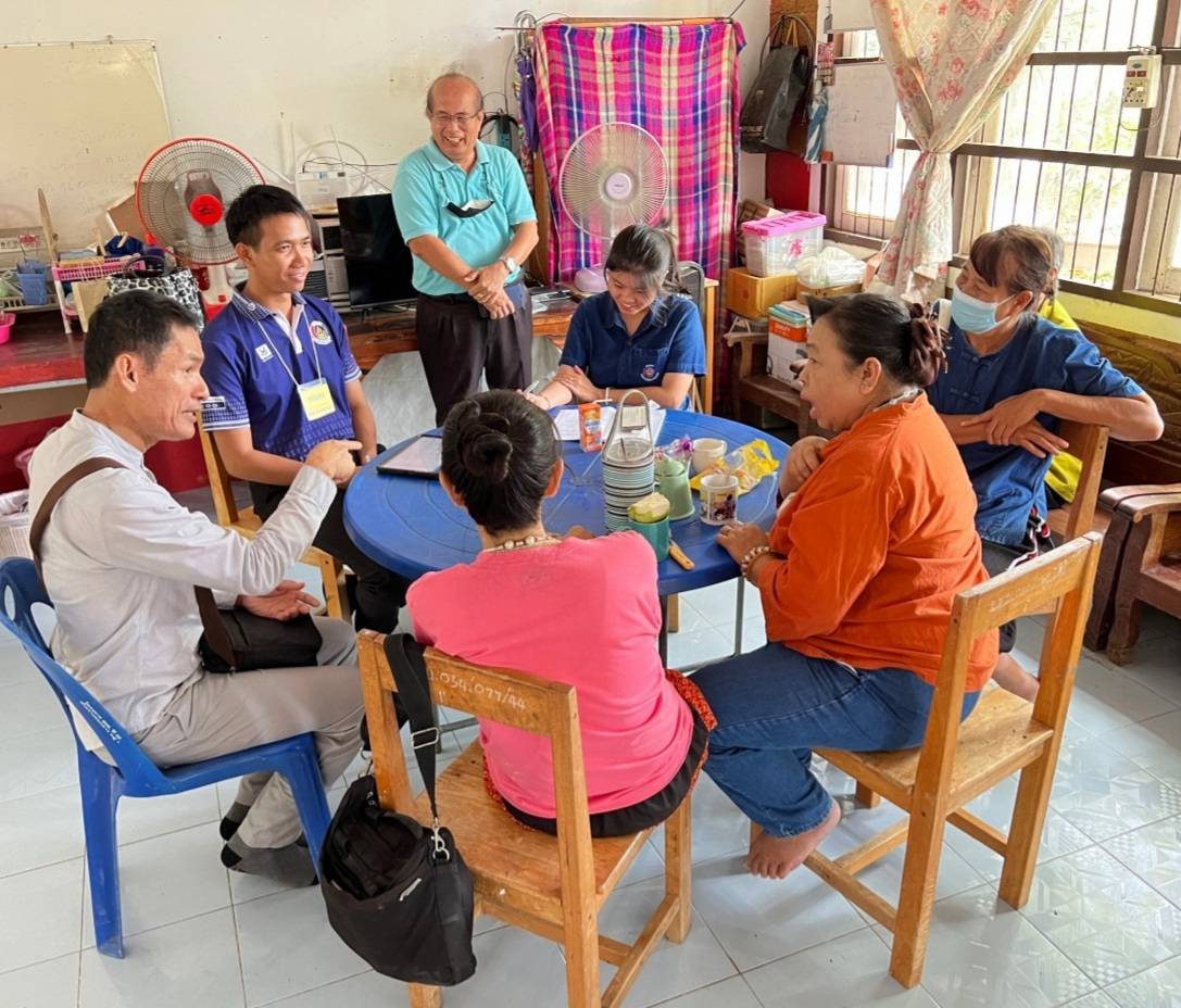 ?พช.ราชบุรี เร่งพัฒนาบุคลากร”ลับมีดให้คม”จัดติวเข้มพัฒนากรบรรจุใหม่ไม่เกิน 6 ปี ให้พร้อมขับเคลื่อนงาน ตามภารกิจให้มีประสิทธิภาพ กิจกรรมที่ 2 ศึกษาวิเคราะห์ชุมชนเรียนรู้รูปแบบการสร้างความเข้มเเข็งชุมชนตามเเนวทางการส่งเสริมและพัฒนาอาชีพของประชาชนผ่านกลุ่มสัมมาชีพ กลุ่มอาชีพและโครงการหนึ่งตำบลหนึ่งผลิตภัณฑ์ (OTOP)