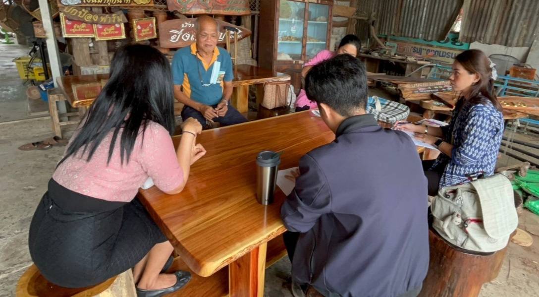 ?พช.ราชบุรี เร่งพัฒนาบุคลากร”ลับมีดให้คม”จัดติวเข้มพัฒนากรบรรจุใหม่ไม่เกิน 6 ปี ให้พร้อมขับเคลื่อนงาน ตามภารกิจให้มีประสิทธิภาพ กิจกรรมที่ 2 ศึกษาวิเคราะห์ชุมชนเรียนรู้รูปแบบการสร้างความเข้มเเข็งชุมชนตามเเนวทางการส่งเสริมและพัฒนาอาชีพของประชาชนผ่านกลุ่มสัมมาชีพ กลุ่มอาชีพและโครงการหนึ่งตำบลหนึ่งผลิตภัณฑ์ (OTOP)