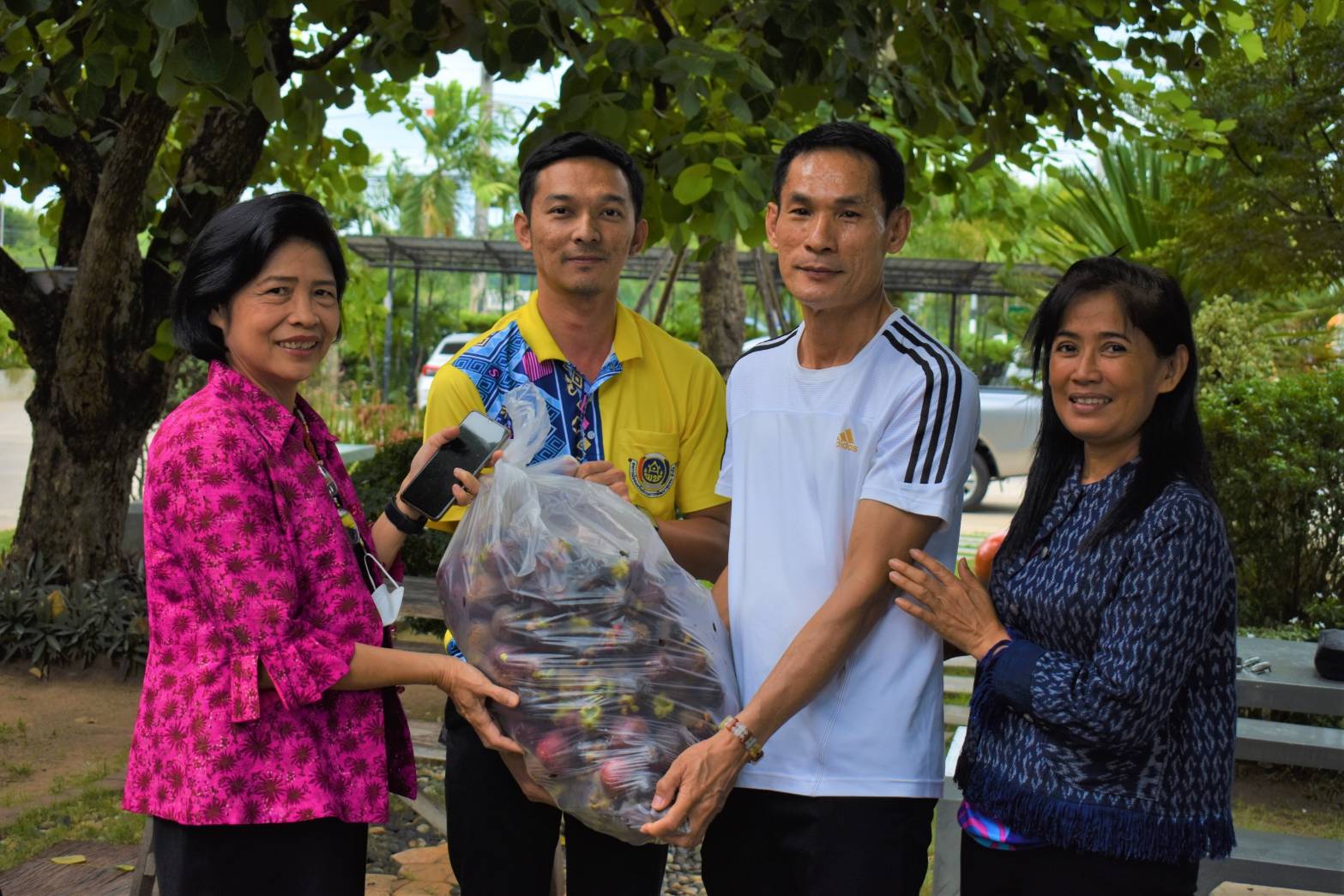 ?พช.ราชบุรี เร่งพัฒนาบุคลากร”ลับมีดให้คม”จัดติวเข้มพัฒนากรบรรจุใหม่ไม่เกิน 6 ปี ให้พร้อมขับเคลื่อนงาน ตามภารกิจให้มีประสิทธิภาพ กิจกรรมที่ 2 ศึกษาวิเคราะห์ชุมชนเรียนรู้รูปแบบการสร้างความเข้มเเข็งชุมชนตามเเนวทางการส่งเสริมและพัฒนาอาชีพของประชาชนผ่านกลุ่มสัมมาชีพ กลุ่มอาชีพและโครงการหนึ่งตำบลหนึ่งผลิตภัณฑ์ (OTOP)