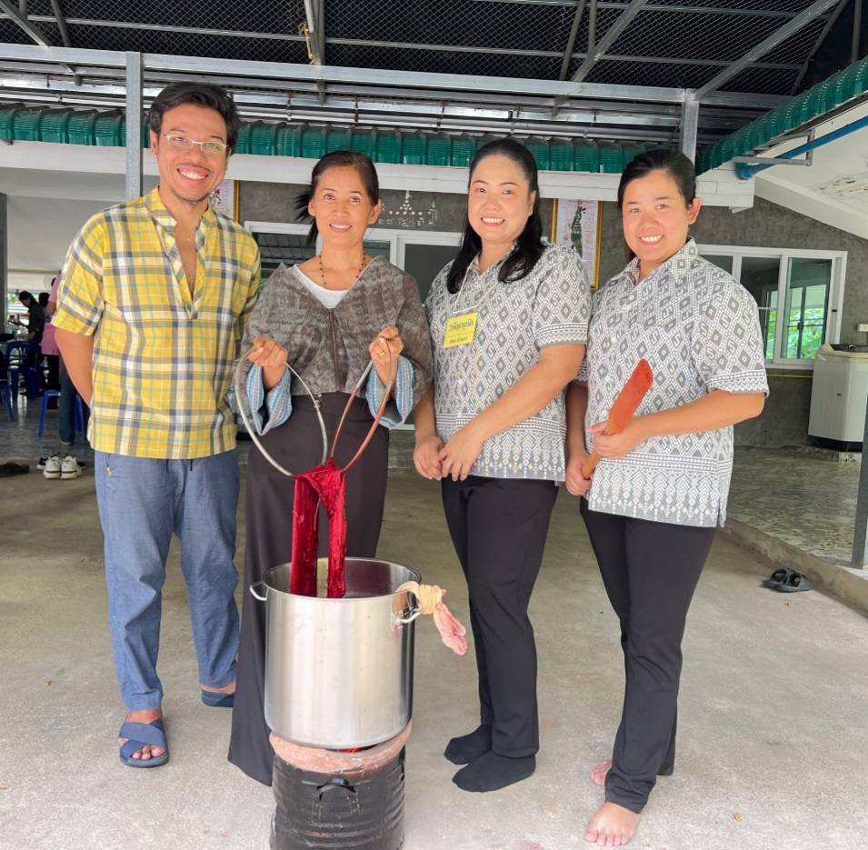 ?พช.ราชบุรี เร่งพัฒนาบุคลากร”ลับมีดให้คม”จัดติวเข้มพัฒนากรบรรจุใหม่ไม่เกิน 6 ปี ให้พร้อมขับเคลื่อนงาน ตามภารกิจให้มีประสิทธิภาพ กิจกรรมที่ 3 การประชุมเชิงปฏิบัติการเสริมสร้างประสบการณ์เรียนรู้การพัฒนาผ้าจกจากกลุ่มอาชีพณัฐธภาผ้าจก