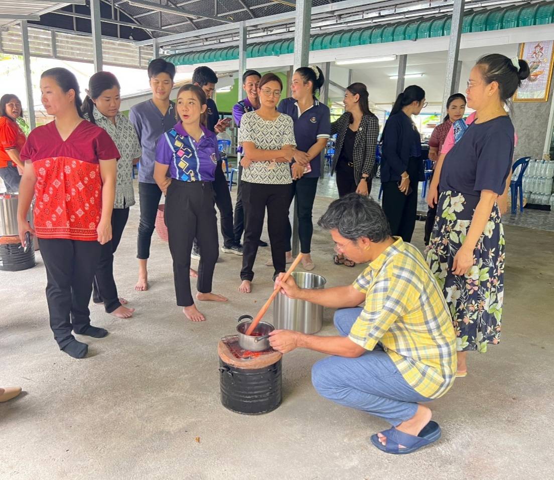 ?พช.ราชบุรี เร่งพัฒนาบุคลากร”ลับมีดให้คม”จัดติวเข้มพัฒนากรบรรจุใหม่ไม่เกิน 6 ปี ให้พร้อมขับเคลื่อนงาน ตามภารกิจให้มีประสิทธิภาพ กิจกรรมที่ 3 การประชุมเชิงปฏิบัติการเสริมสร้างประสบการณ์เรียนรู้การพัฒนาผ้าจกจากกลุ่มอาชีพณัฐธภาผ้าจก