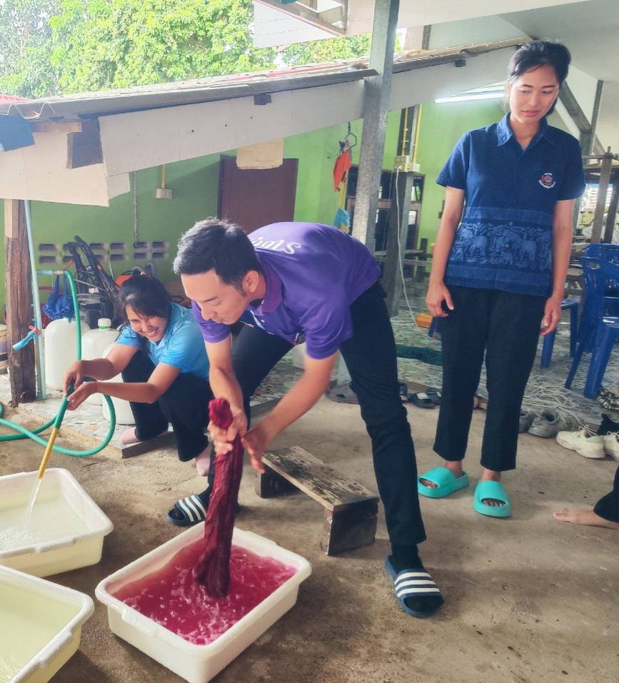 ?พช.ราชบุรี เร่งพัฒนาบุคลากร”ลับมีดให้คม”จัดติวเข้มพัฒนากรบรรจุใหม่ไม่เกิน 6 ปี ให้พร้อมขับเคลื่อนงาน ตามภารกิจให้มีประสิทธิภาพ กิจกรรมที่ 3 การประชุมเชิงปฏิบัติการเสริมสร้างประสบการณ์เรียนรู้การพัฒนาผ้าจกจากกลุ่มอาชีพณัฐธภาผ้าจก