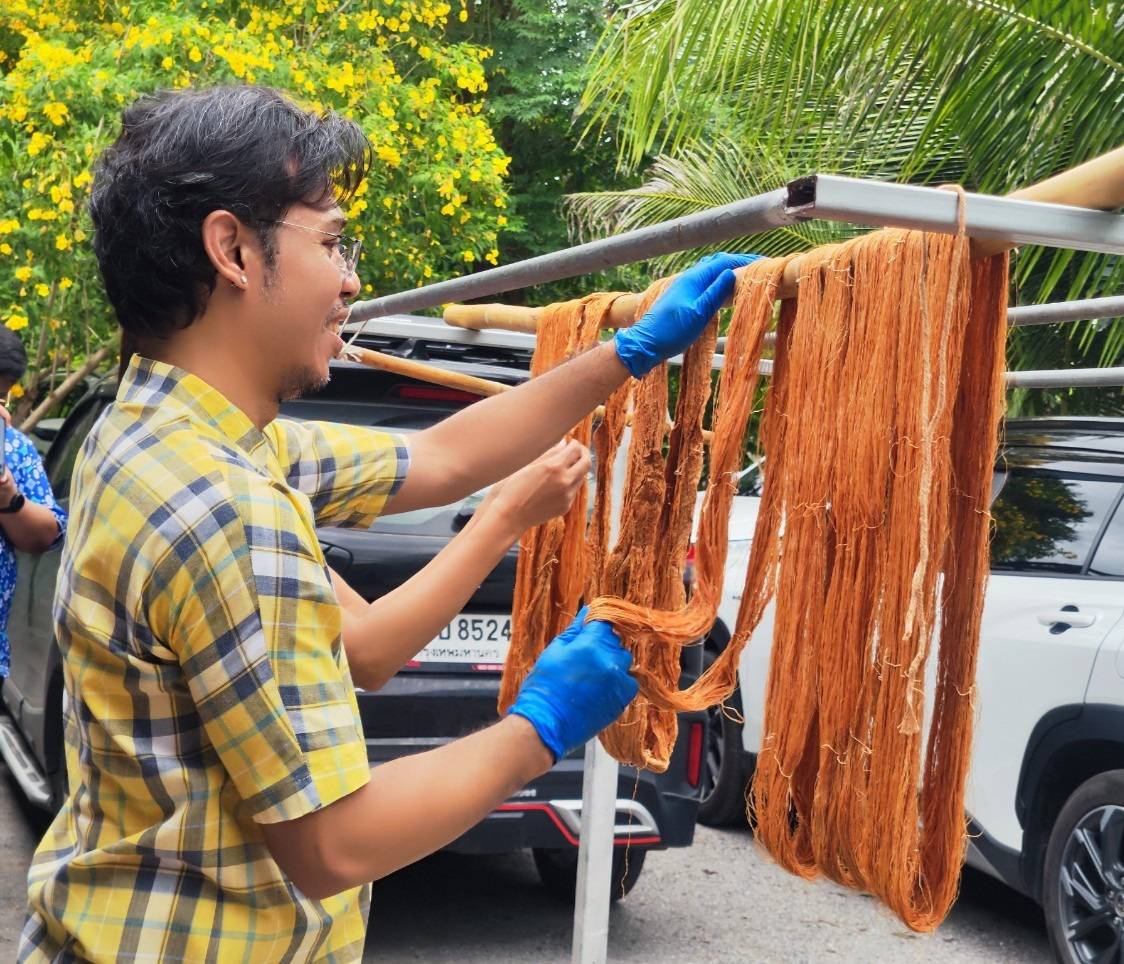 ?พช.ราชบุรี เร่งพัฒนาบุคลากร”ลับมีดให้คม”จัดติวเข้มพัฒนากรบรรจุใหม่ไม่เกิน 6 ปี ให้พร้อมขับเคลื่อนงาน ตามภารกิจให้มีประสิทธิภาพ กิจกรรมที่ 3 การประชุมเชิงปฏิบัติการเสริมสร้างประสบการณ์เรียนรู้การพัฒนาผ้าจกจากกลุ่มอาชีพณัฐธภาผ้าจก