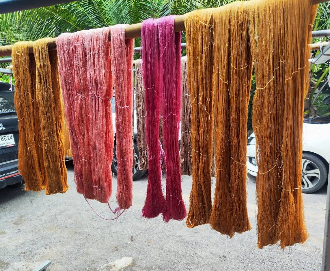 ?พช.ราชบุรี เร่งพัฒนาบุคลากร”ลับมีดให้คม”จัดติวเข้มพัฒนากรบรรจุใหม่ไม่เกิน 6 ปี ให้พร้อมขับเคลื่อนงาน ตามภารกิจให้มีประสิทธิภาพ กิจกรรมที่ 3 การประชุมเชิงปฏิบัติการเสริมสร้างประสบการณ์เรียนรู้การพัฒนาผ้าจกจากกลุ่มอาชีพณัฐธภาผ้าจก