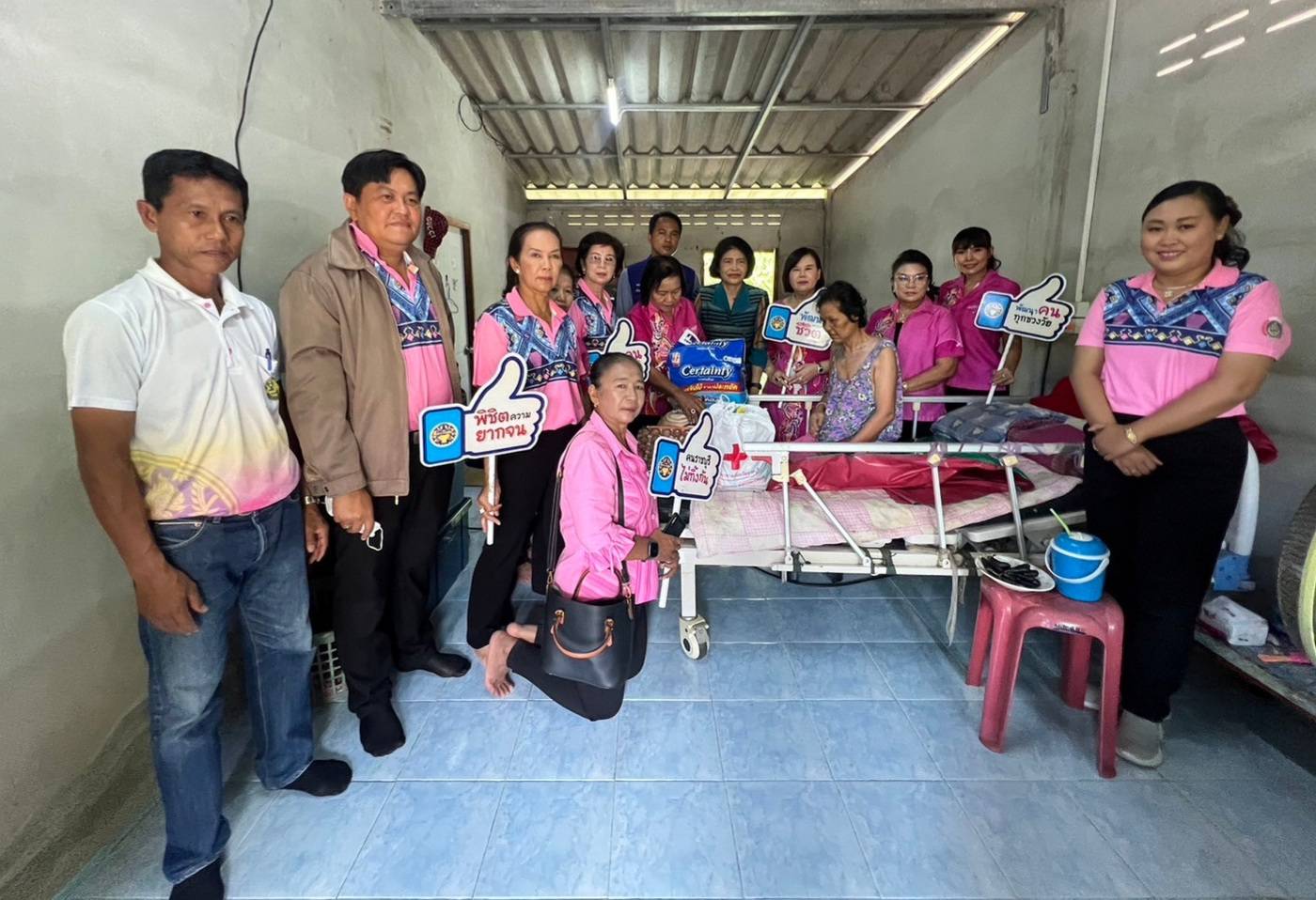 📣 พช.ราชบุรี ผนึกกำลังองค์กรสตรีสัญจรลงพื้นที่ ร่วมขับเคลื่อนการขจัดความยากจนและพัฒนาคนทุกช่วงวัยอย่างยั่งยืนตามหลักปรัชญาของเศรษฐกิจพอเพียง “คนราชบุรี ไม่ทิ้งกัน”