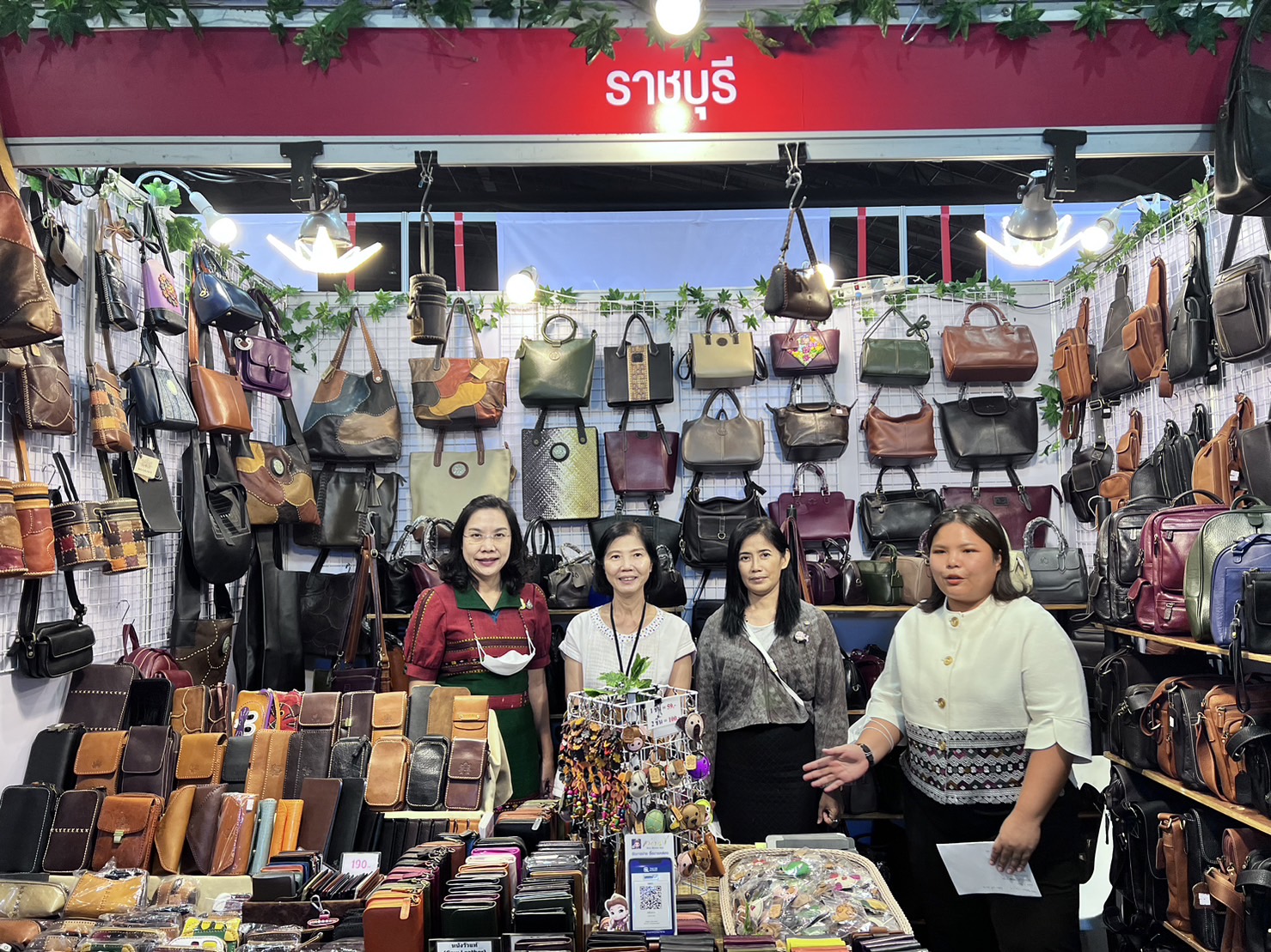 📣 จังหวัดราชบุรี ร่วมพิธีเปิดงาน OTOP Midyear 2023 ที่สุดแห่งภูมิปัญญา รังสรรค์จากการพัฒนา เพิ่มมูลค่าเศรษฐกิจไทย