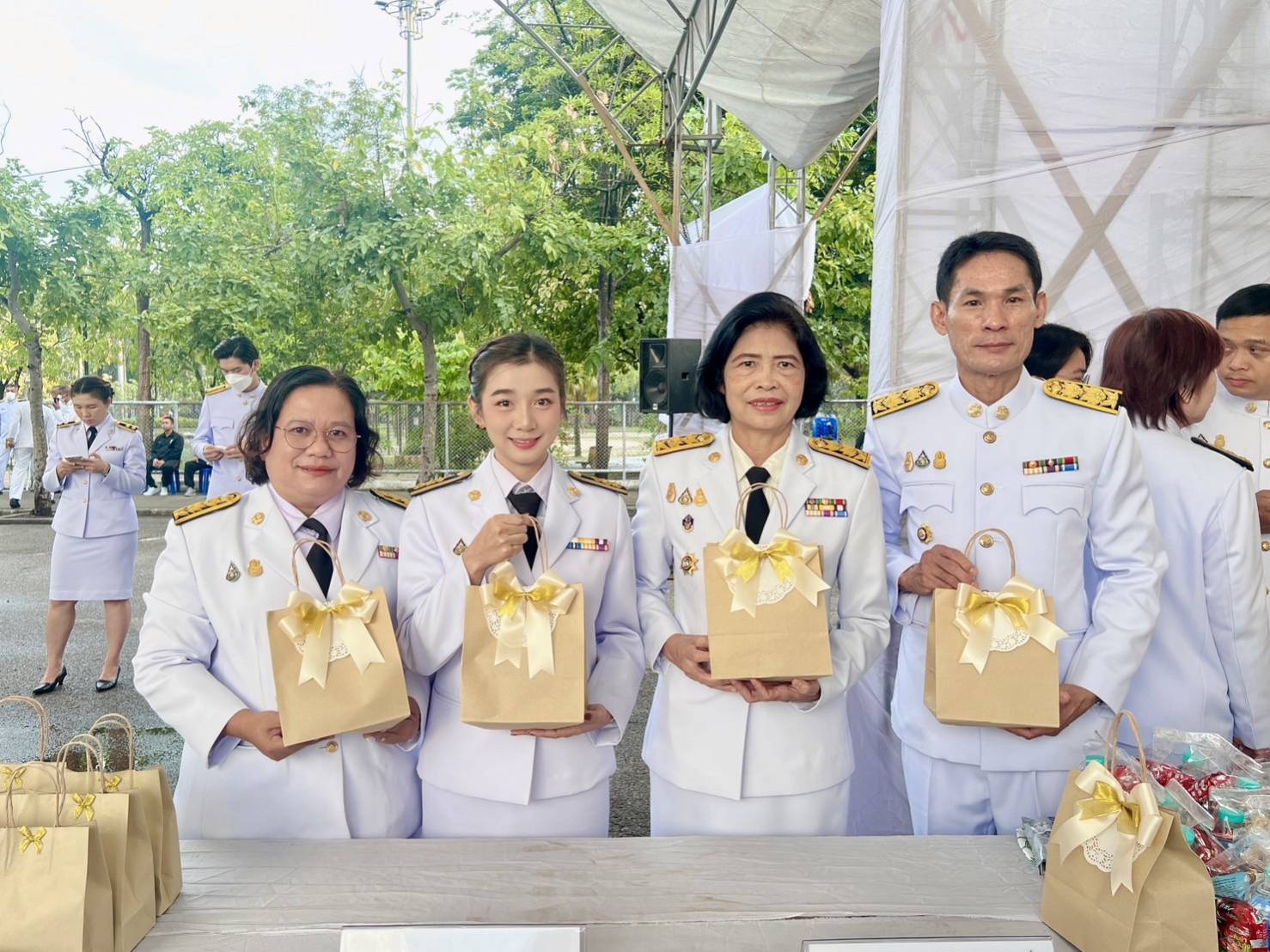 📣พช.ราชบุรี ร่วมพิธีทำบุญตักบาตร และพิธีวางพวงมาลา เนื่องใน “วันนวมินทรมหาราช” เพื่อน้อมรำลึกในพระมหากรุณาธิคุณอันหาที่สุดมิได้ ของพระบาทสมเด็จพระบรมชนกาธิเบศร มหาภูมิพลอดุลยเดชมหาราช บรมนาถบพิตร 13 ตุลาคม