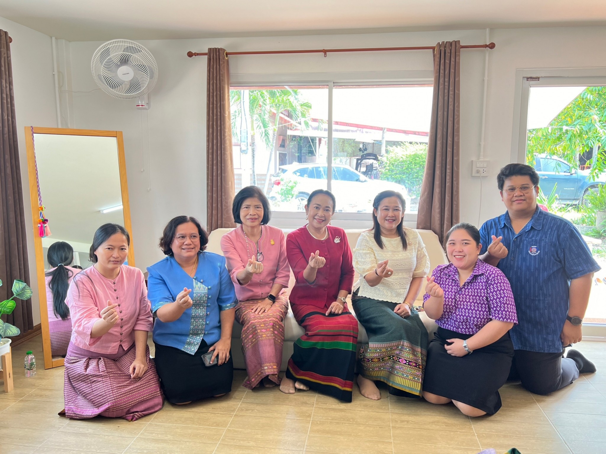 📣พช.ราชบุรี : ประธานแม่บ้านมหาดไทยจังหวัดราชบุรีและนายกเหล่ากาชาดจังหวัดราชบุรี พร้อมคณะ ลงพื้นที่เยี่ยมชมการดำเนินงานของผู้ผลิต ผู้ประกอบการ OTOP ประเภทผ้า ตามโครงการ “ผ้าไทยใส่ให้สนุก” ตามแนวพระดำริ สมเด็จพระเจ้าลูกเธอ เจ้าฟ้าสิริวัณณวรี นารีรัตนราชกัญญา