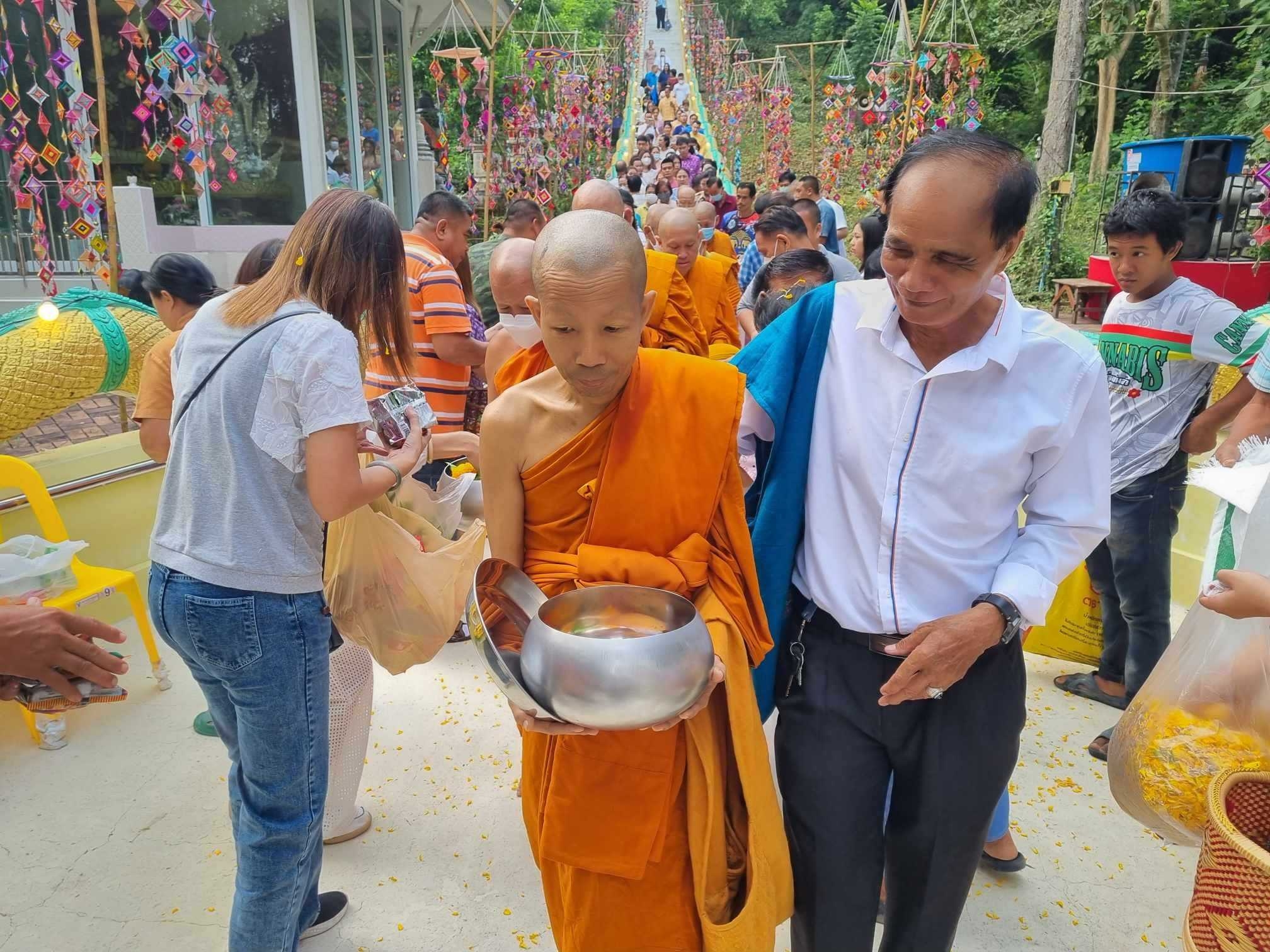 📣 พช.ราชบุรี ร่วมกิจกรรมทำบุญตักบาตรเทโวโรหณะ เนื่องในเทศกาลออกพรรษา 2566