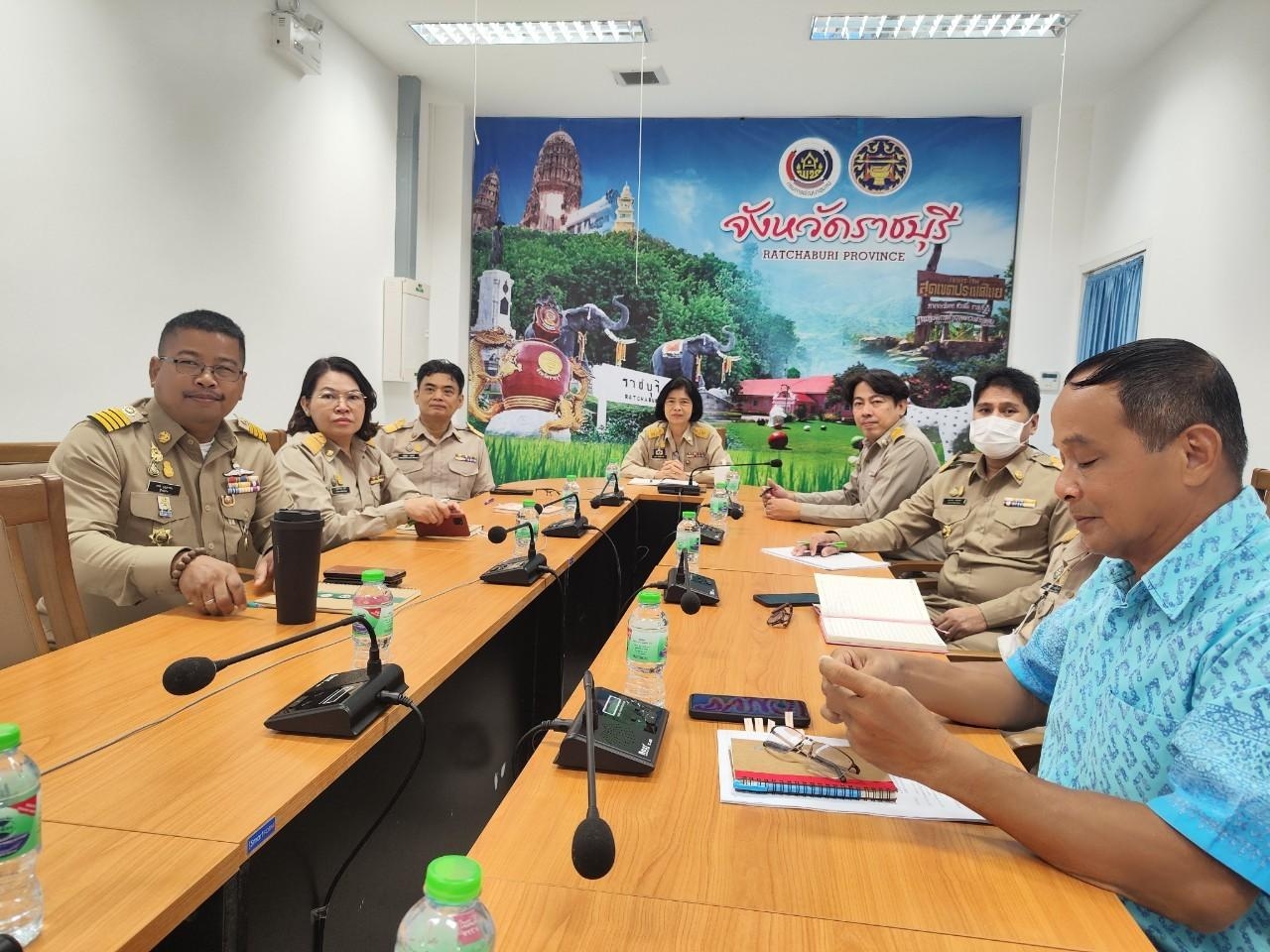 📣พช.ราชบุรี ร่วมรับฟังการประชุม รับการตรวจเยี่ยมหน่วยงานและรับมอบนโยบาย ของนายอนุทิน ชาญวีระกูล รองนายกรัฐมนตรี และรัฐมนตรีว่าการกระทรวงมหาดไทย และรัฐมนตรีช่วยว่าการกระทรวงมหาดไทย ผ่านระบบวีดิทัศน์ทางไกล (Video Conference) และทีวี พช.