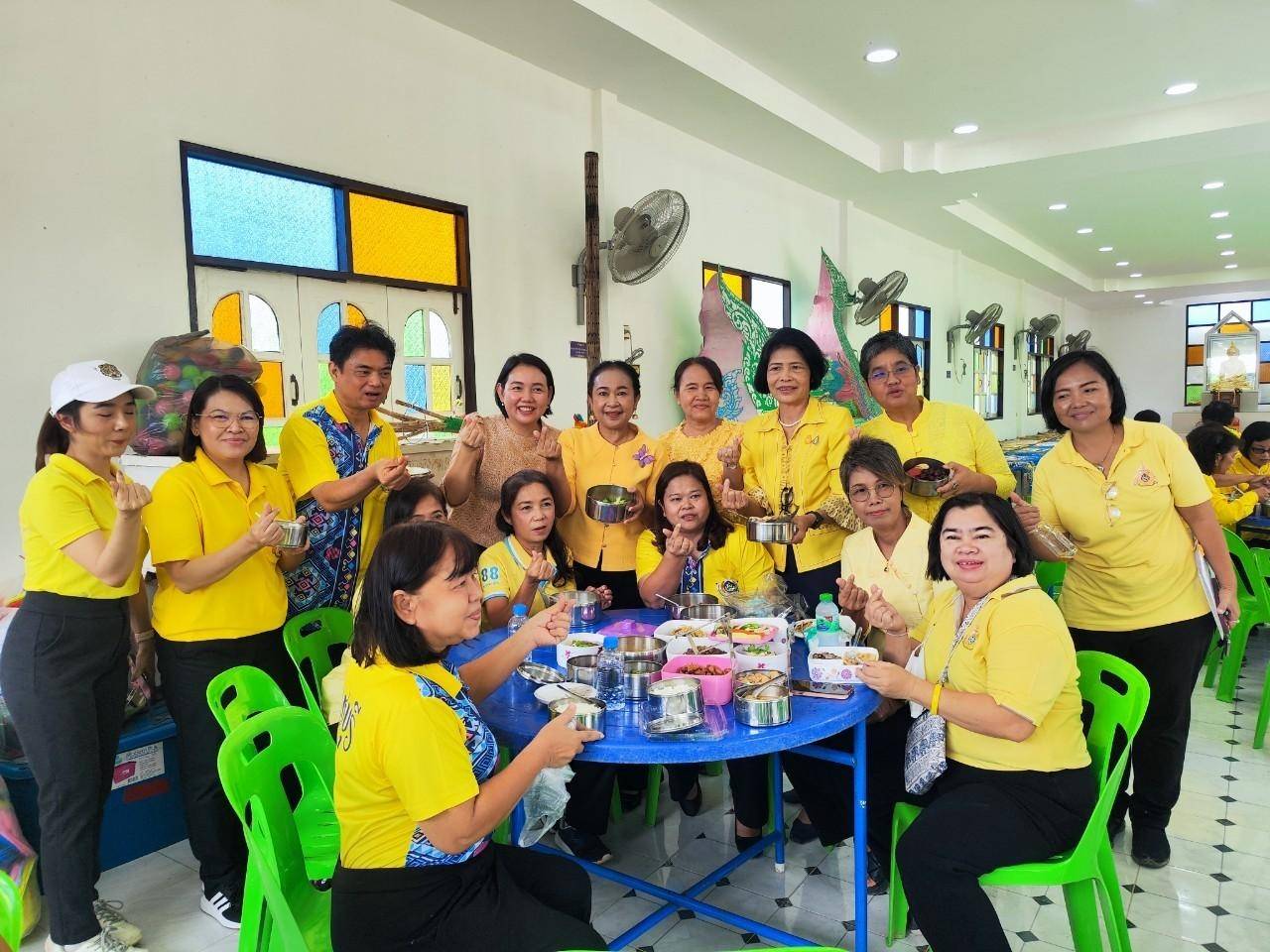 📣จังหวัดราชบุรี ผนึกกำลังเครือข่ายกองทุนหมู่บ้านฯและ 7 ภาคีเครือข่ายจัดกิจกรรม “หิ้วปิ่นโตเข้าวัด เอามื้อสามัคคี สร้างความมั่นคงทางอาหาร ปลูกผักสวนครัว จากวัดสู่ชุมชน” ณ วัดหินกอง ตำบลหินกอง อำเภอเมืองราชบุรี จังหวัดราชบุรี