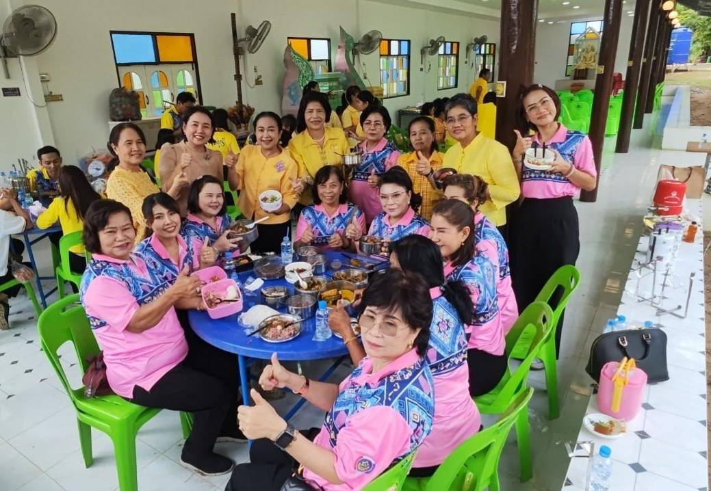 📣จังหวัดราชบุรี ผนึกกำลังเครือข่ายกองทุนหมู่บ้านฯและ 7 ภาคีเครือข่ายจัดกิจกรรม “หิ้วปิ่นโตเข้าวัด เอามื้อสามัคคี สร้างความมั่นคงทางอาหาร ปลูกผักสวนครัว จากวัดสู่ชุมชน” ณ วัดหินกอง ตำบลหินกอง อำเภอเมืองราชบุรี จังหวัดราชบุรี